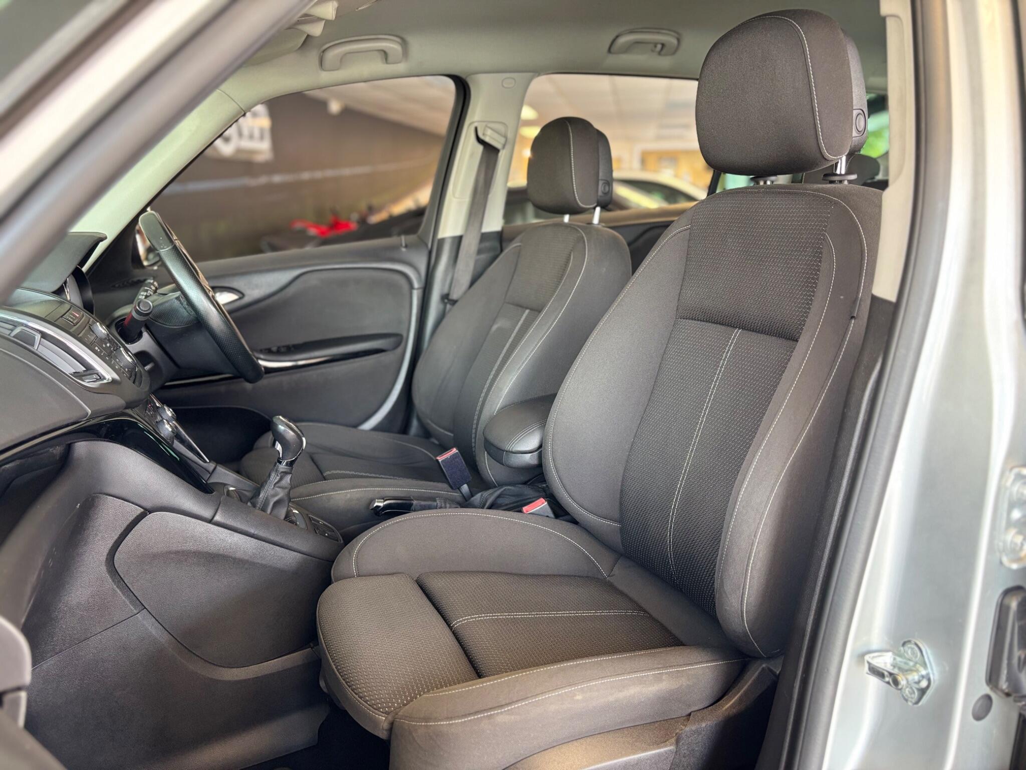 Vauxhall Zafira Tourer view 24