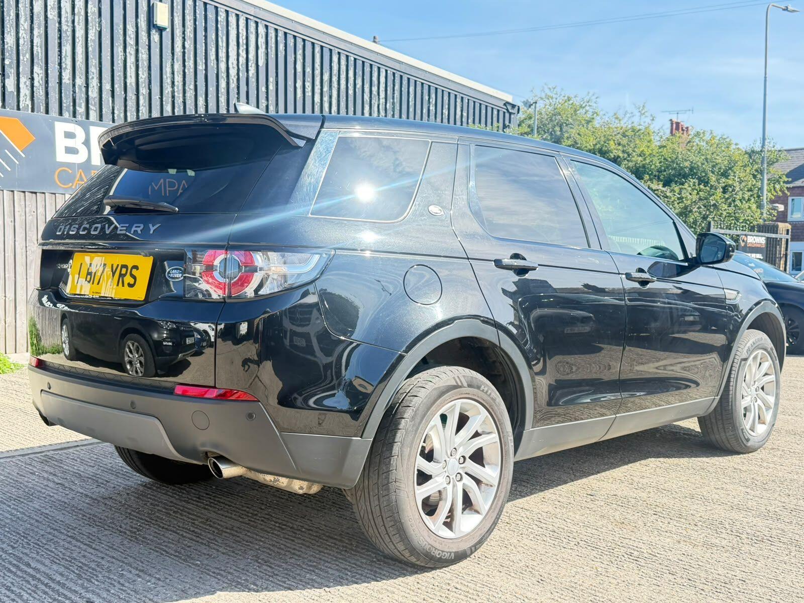 Land Rover Discovery Sport view 12