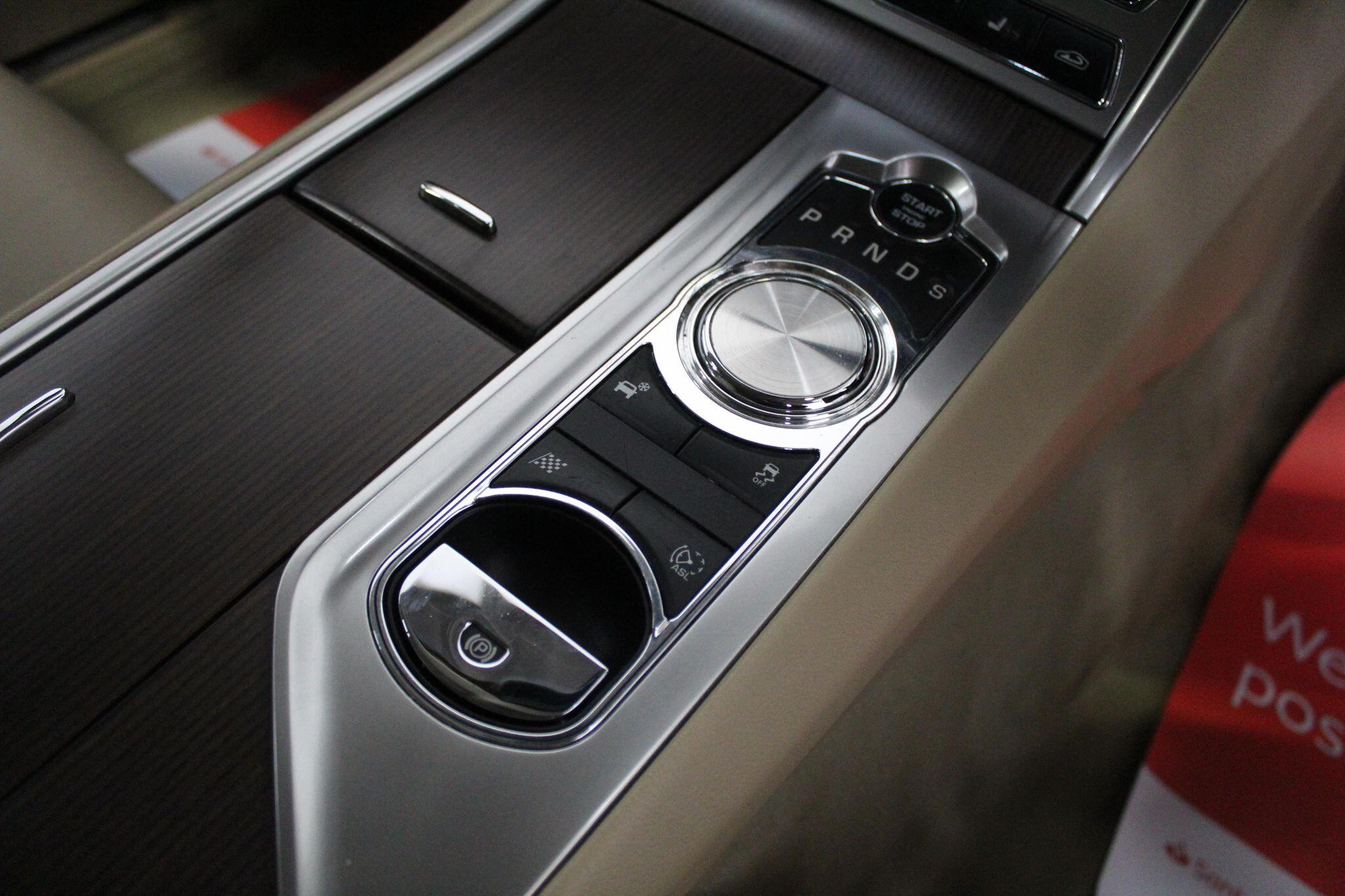 Jaguar XF view 42