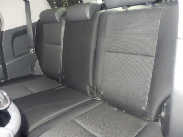 Toyota FJ Cruiser view 3