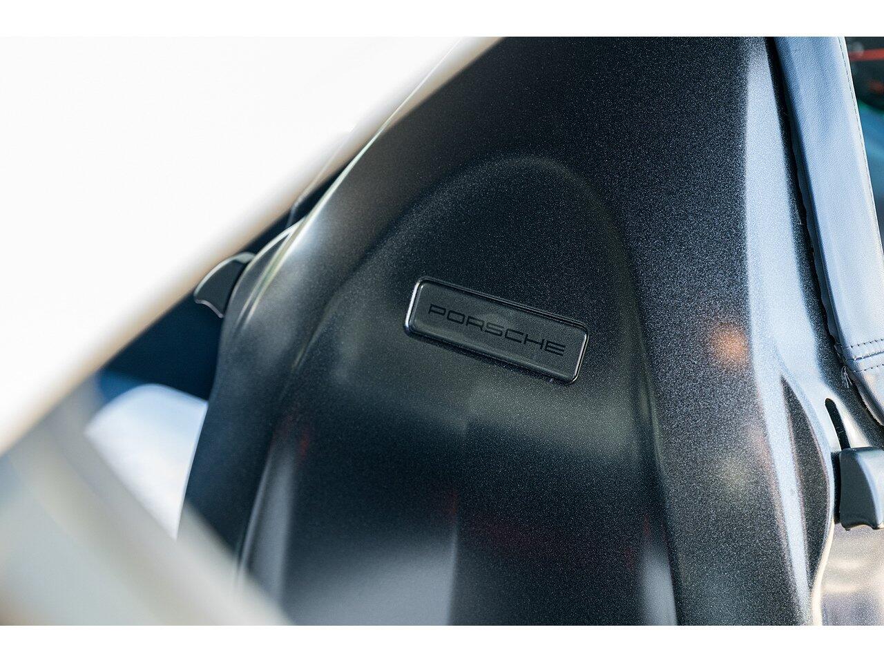 Porsche 911 view 29