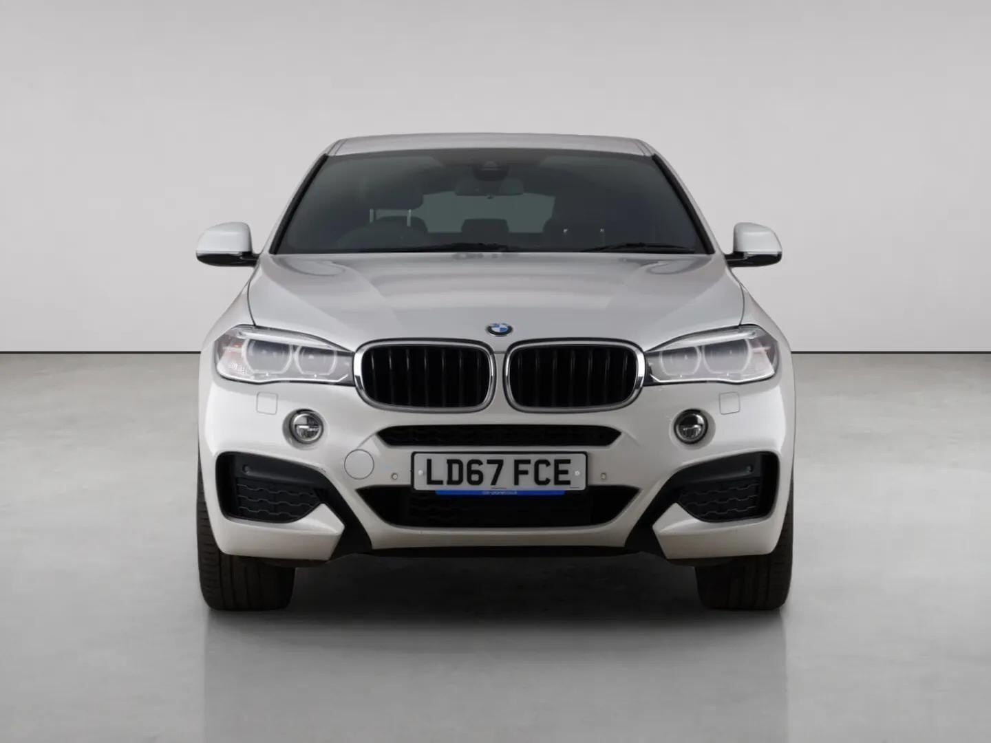BMW X6 view 5