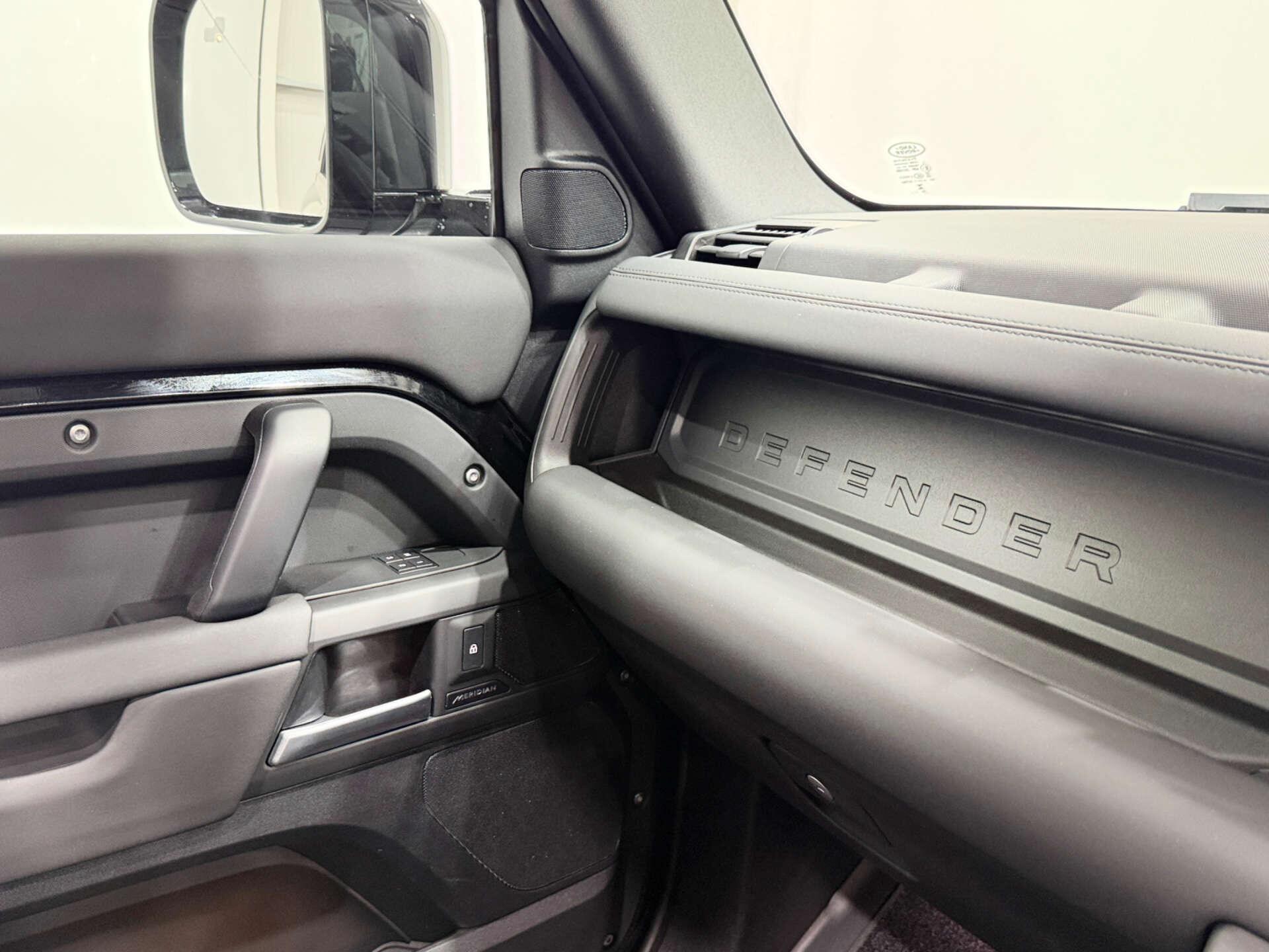 Land Rover Defender view 35