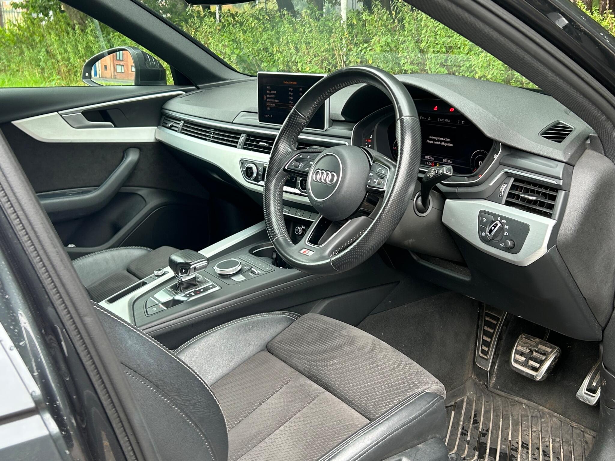 Audi A4 view 14