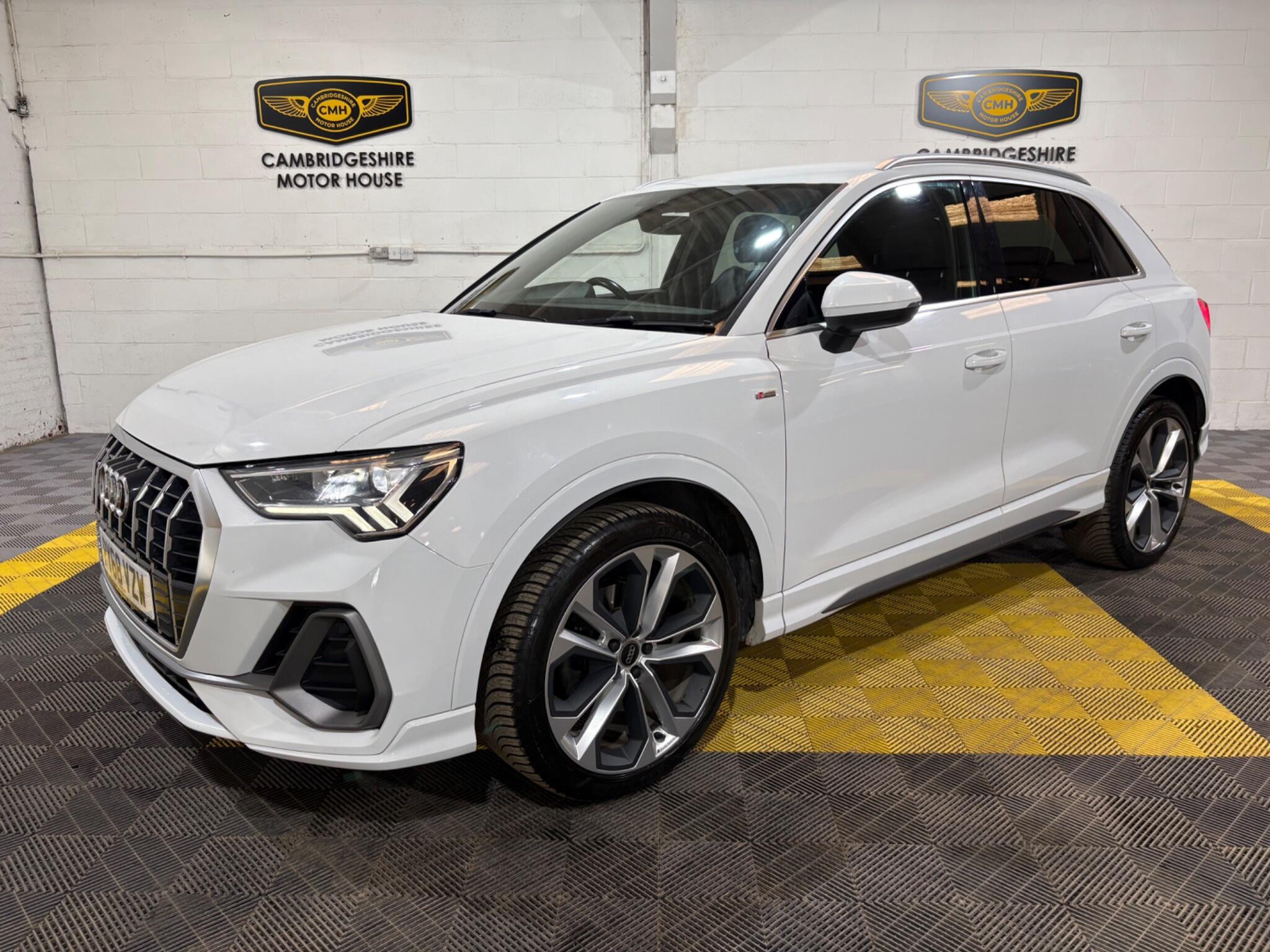 Audi Q3 view 7