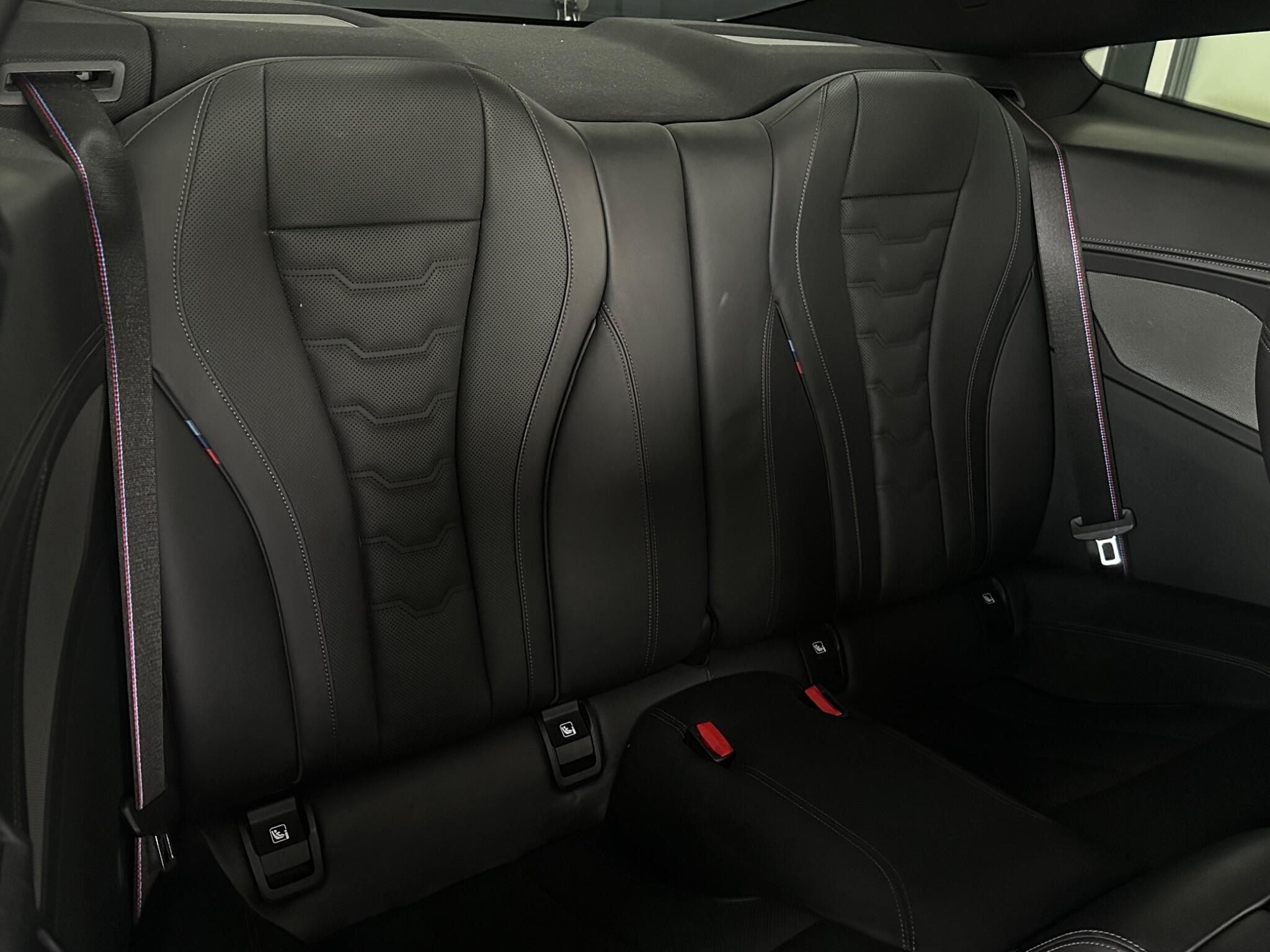 BMW 8 Series view 33
