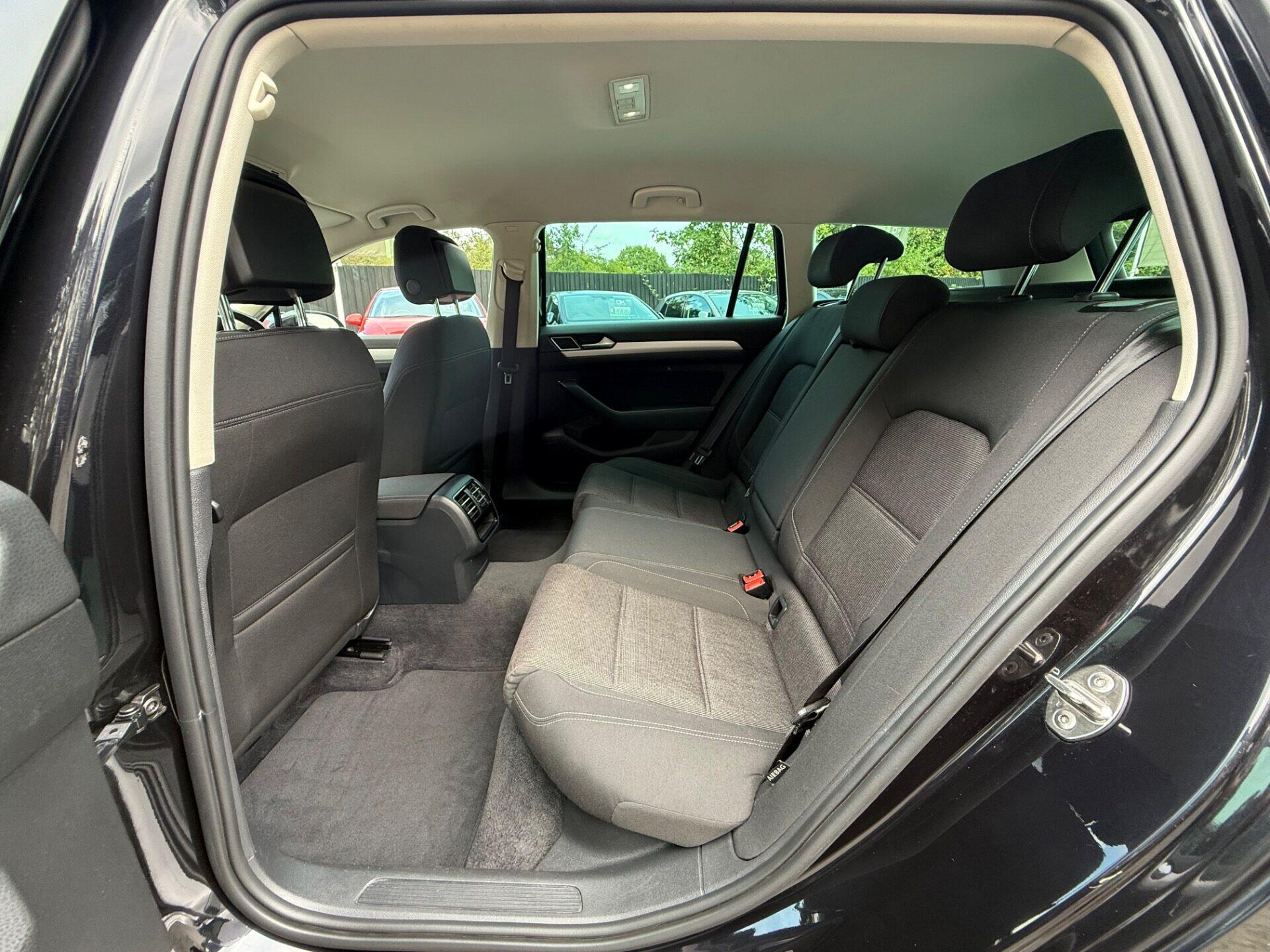 Volkswagen Passat view 26