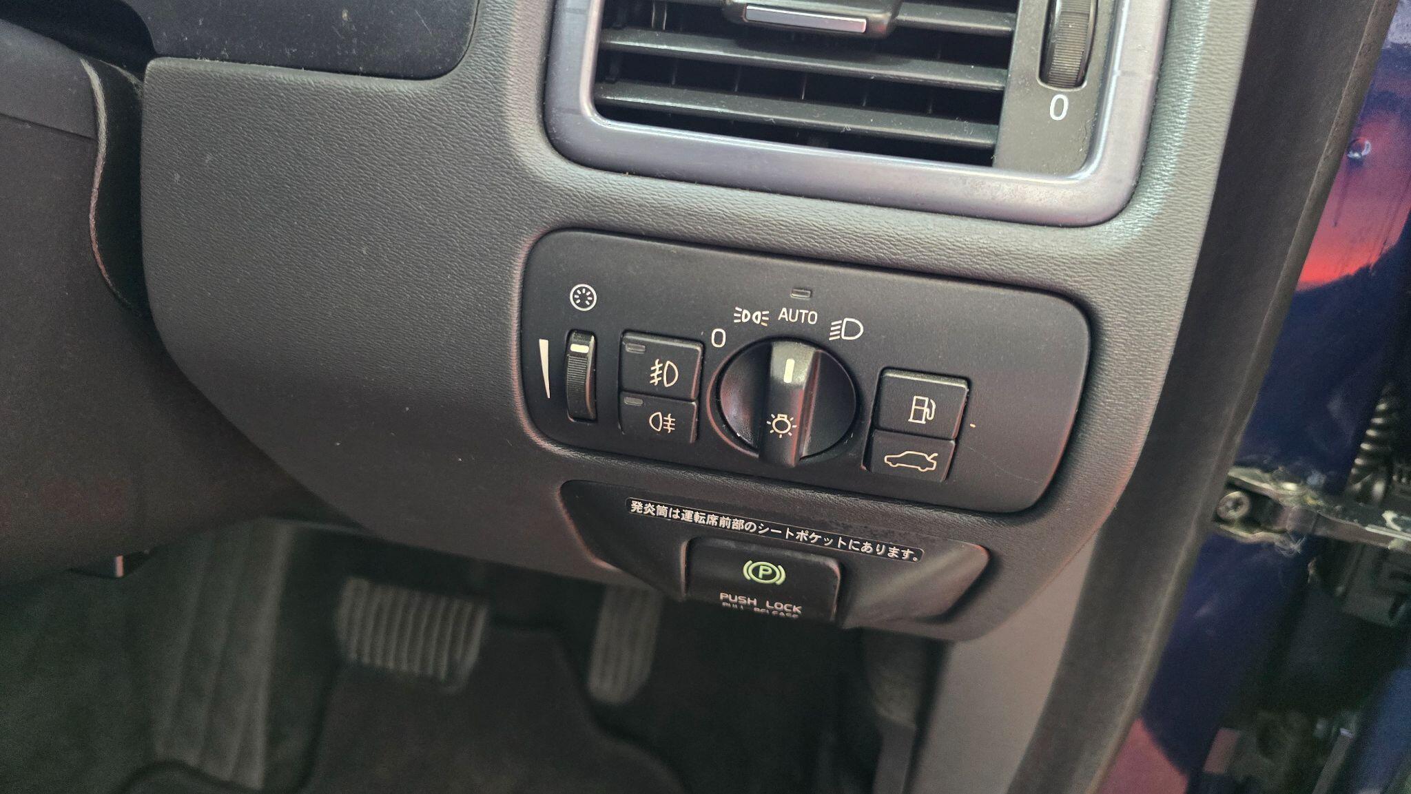 Volvo V70 view 11