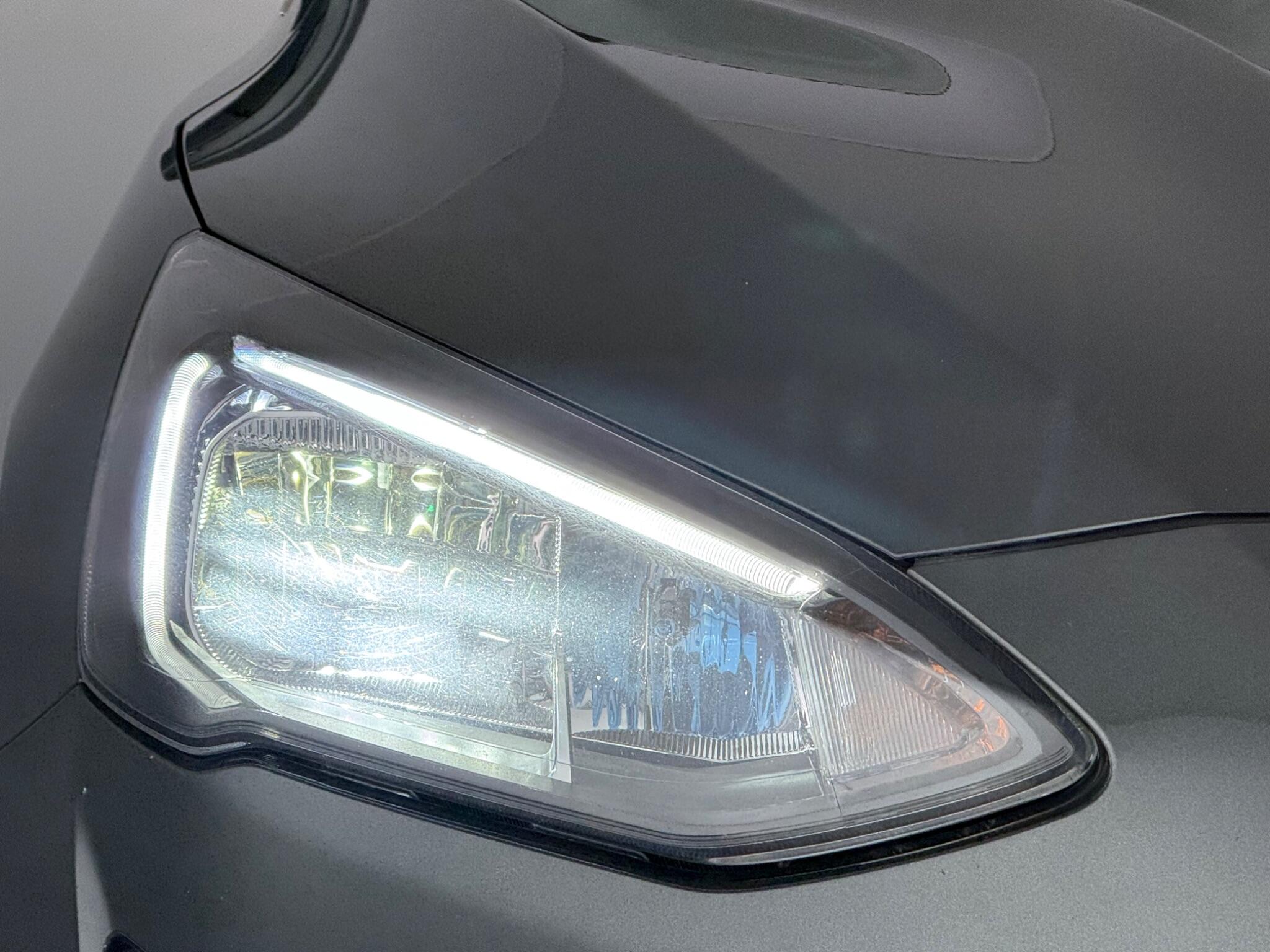 Ford Focus view 3