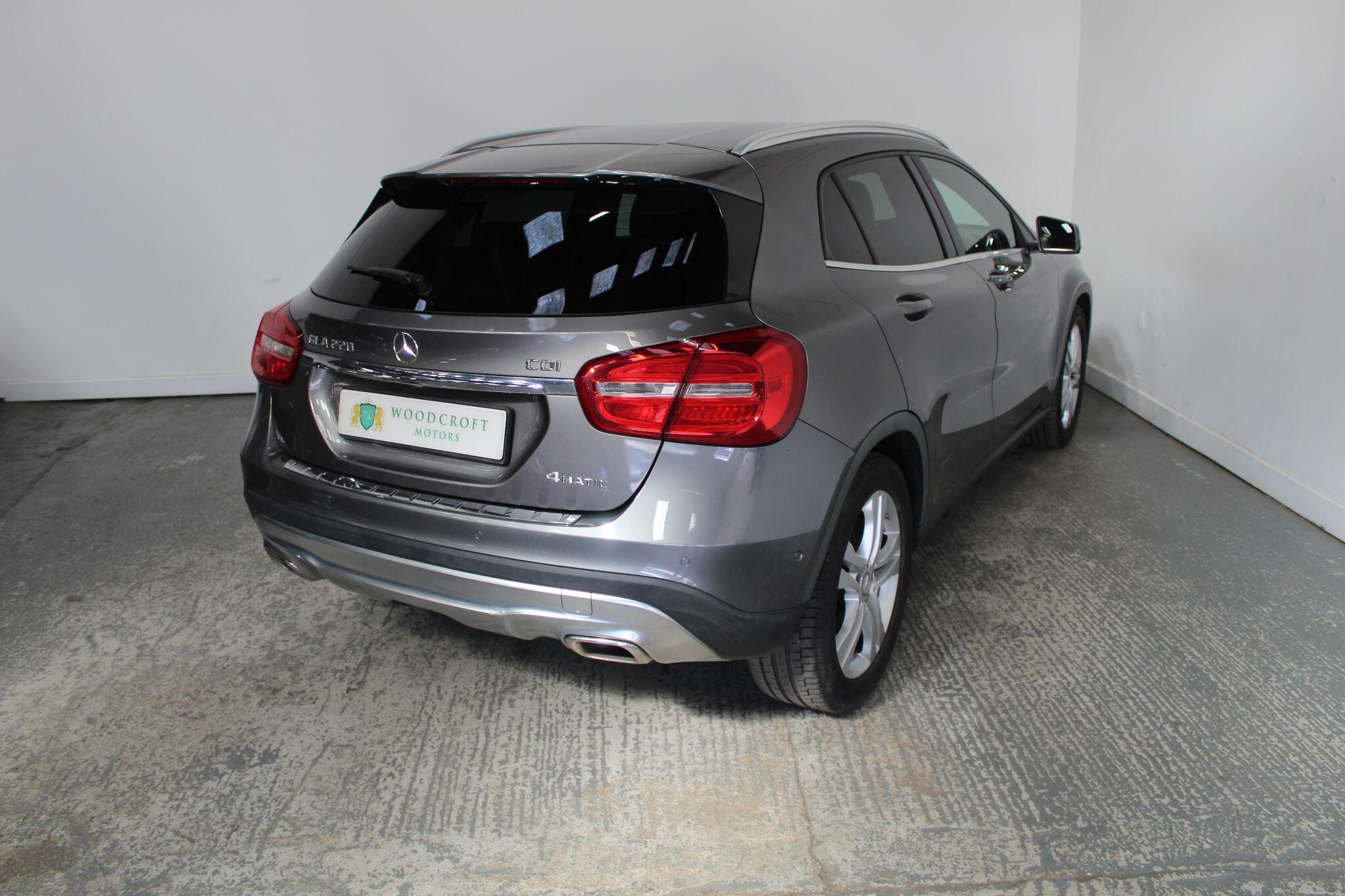 Mercedes-Benz Gla view 8