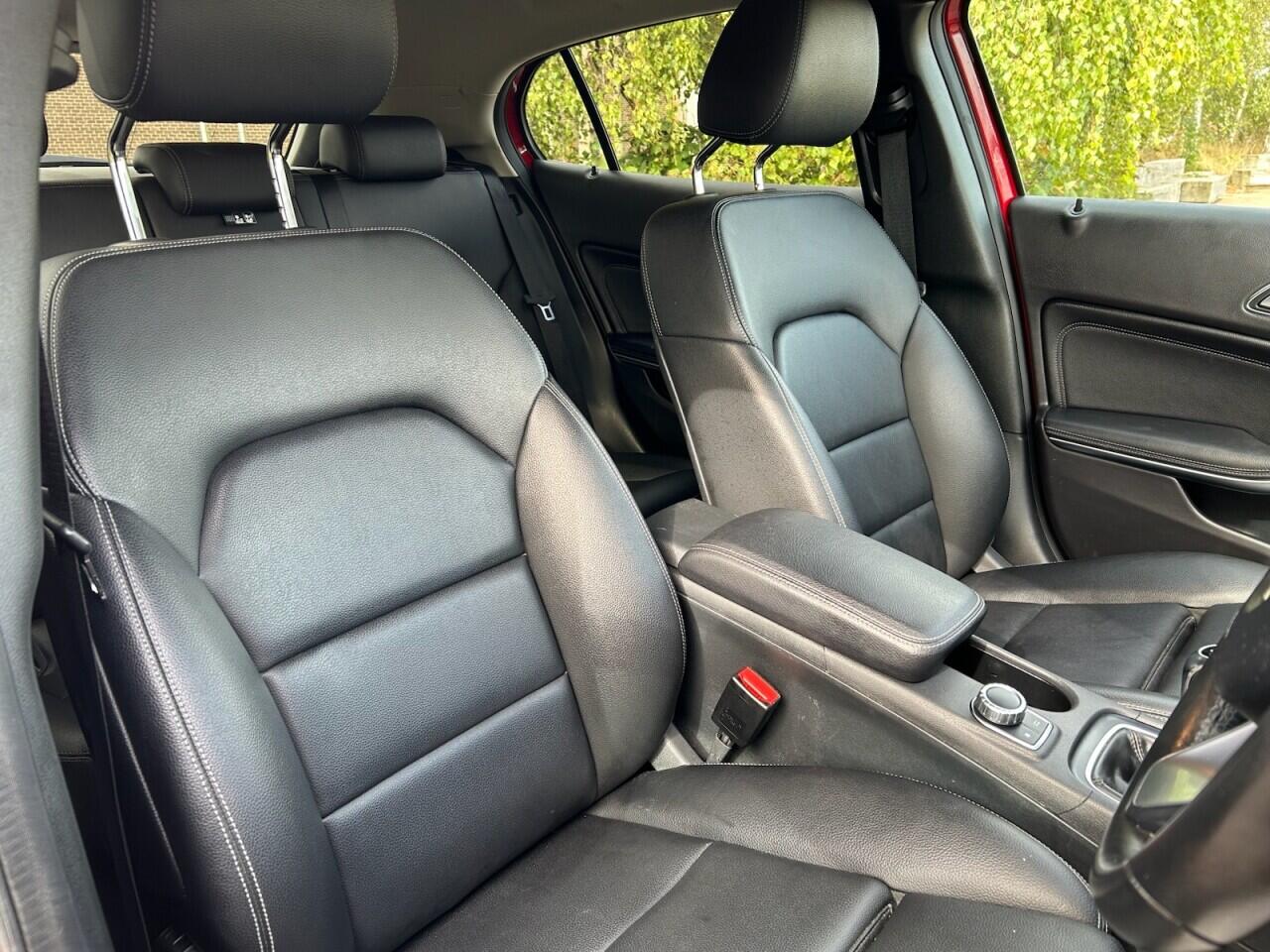 Mercedes-Benz GLA view 19