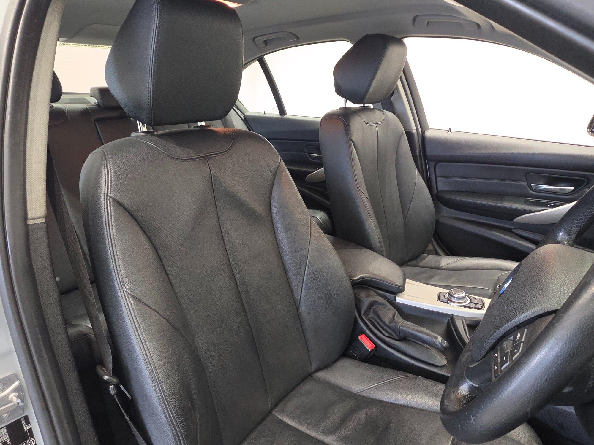 BMW 3 Series view 16