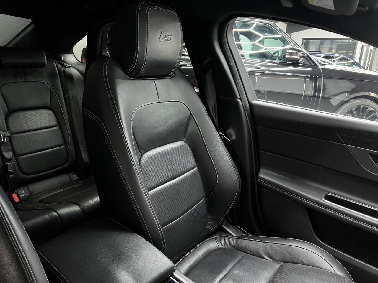 Jaguar XF view 36