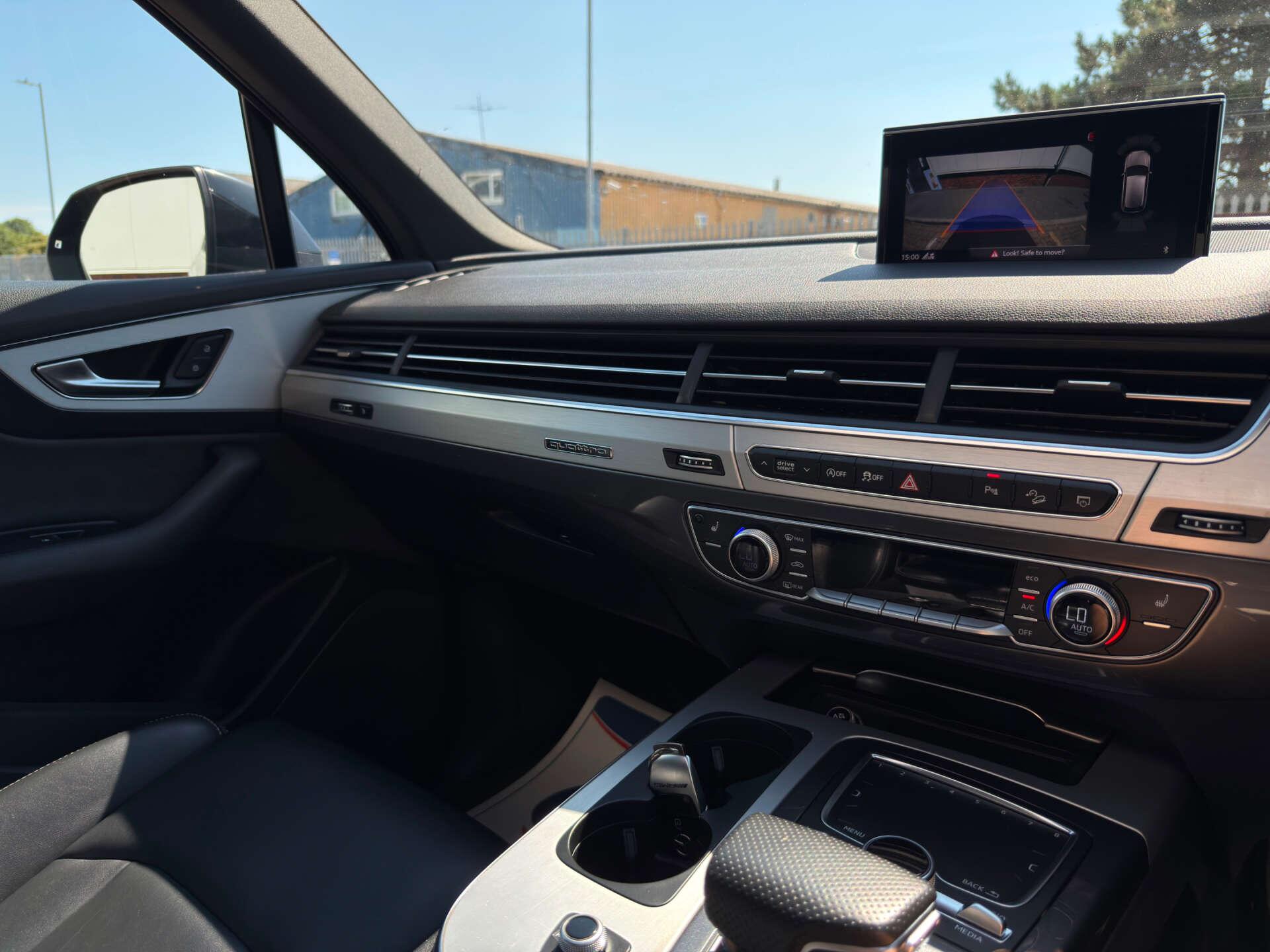 Audi Q7 view 60