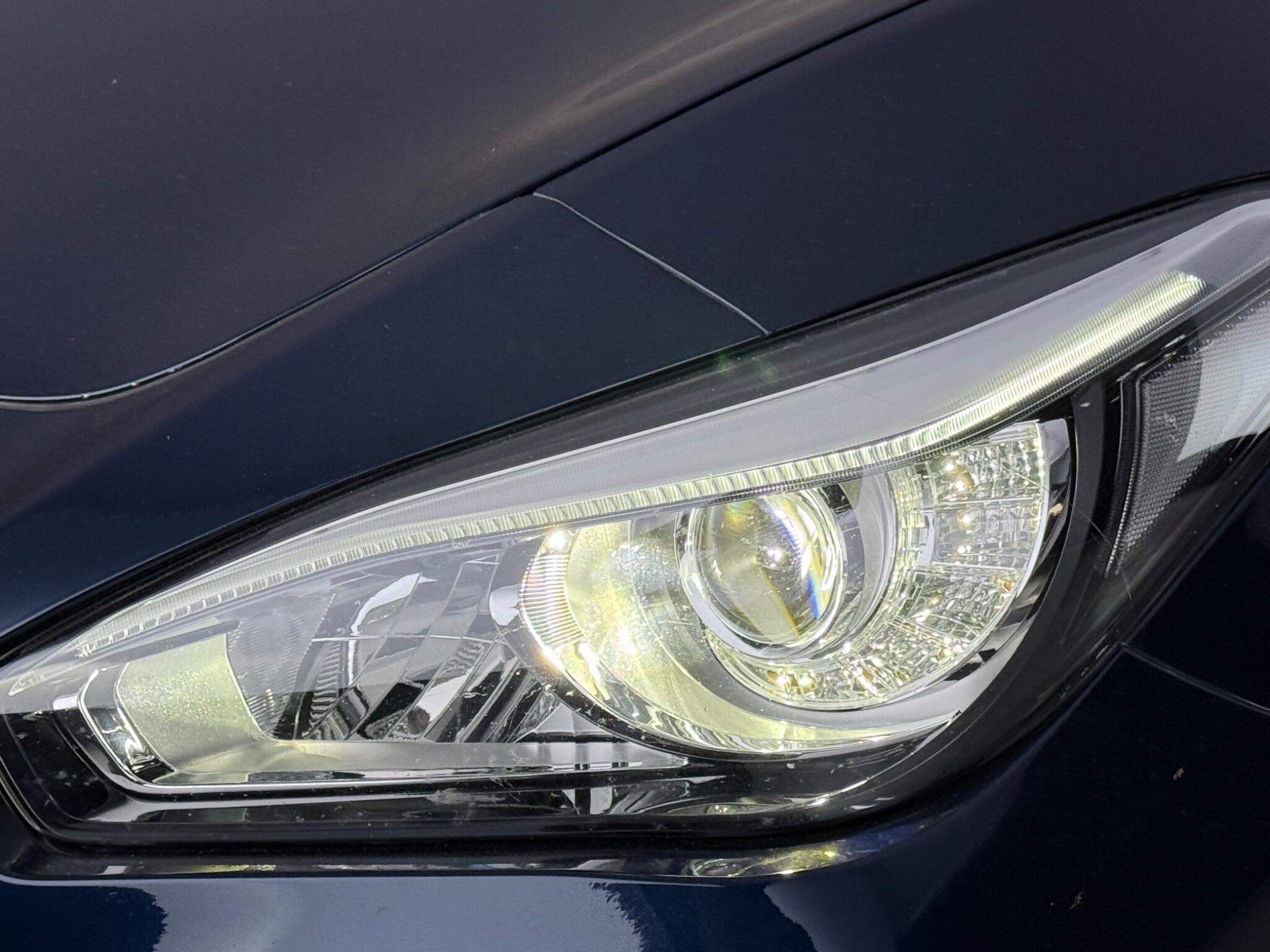 Infiniti Q70 view 12