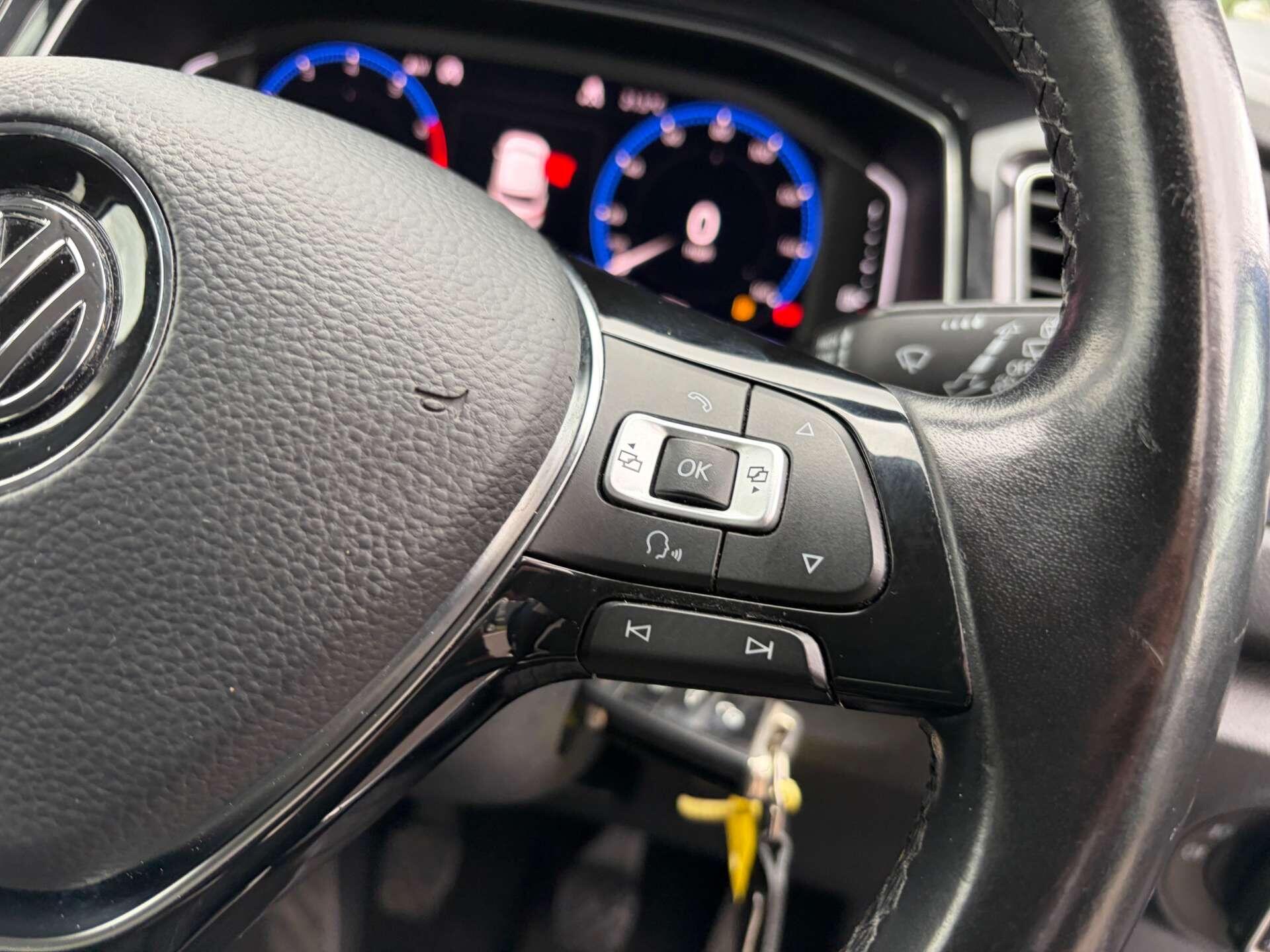 Volkswagen T-Roc view 42