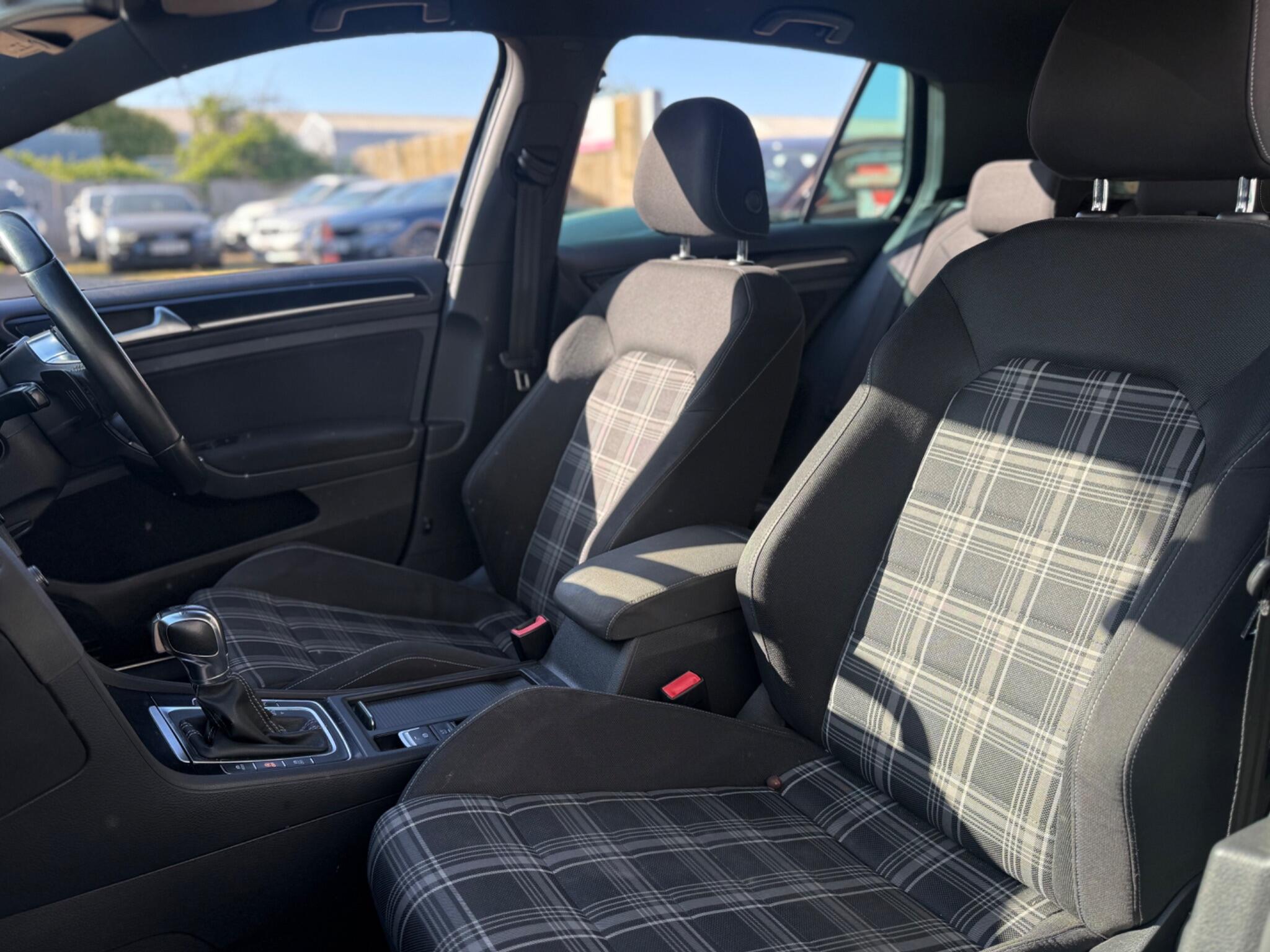 Volkswagen Golf view 33