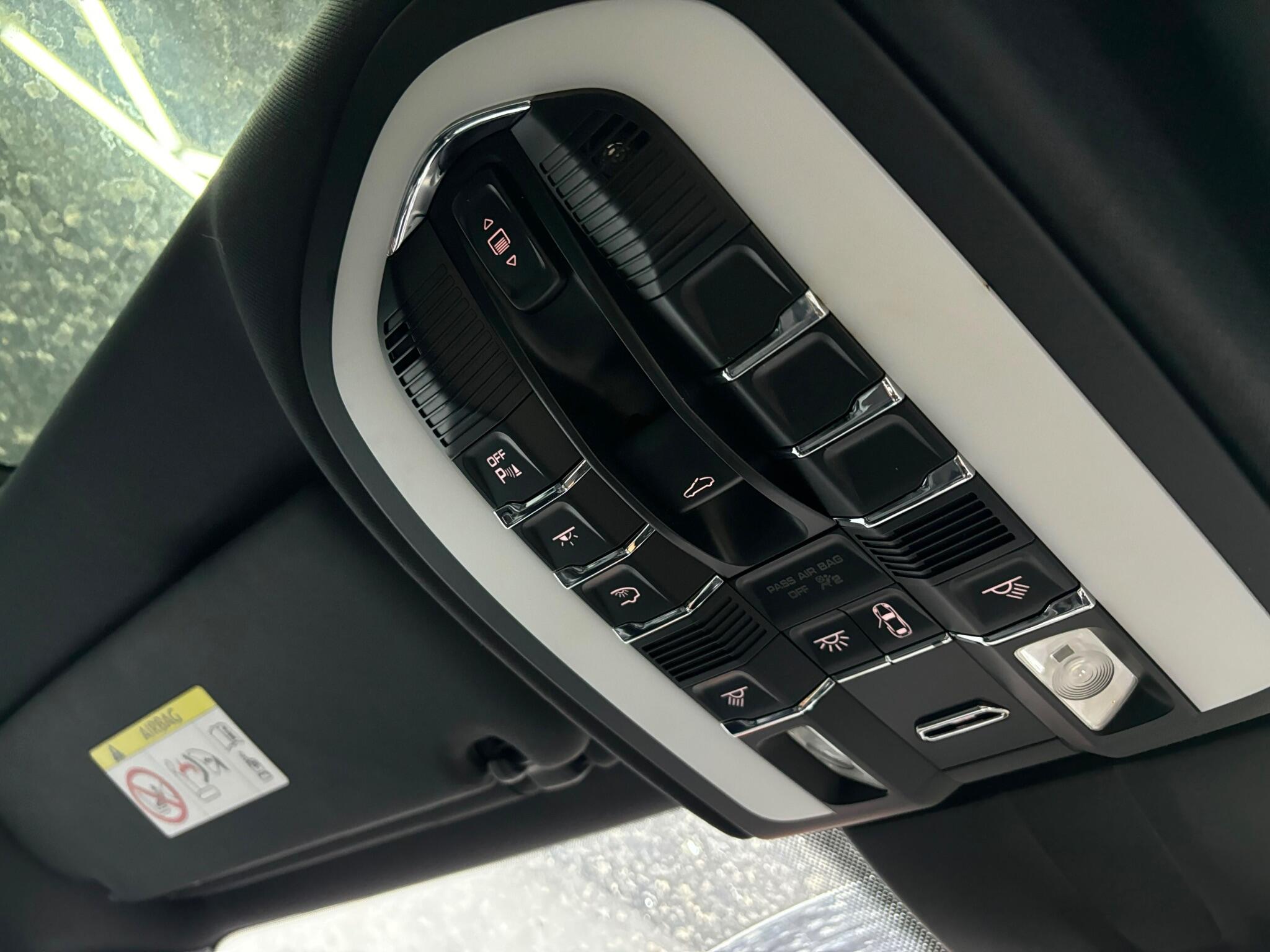 Porsche Cayenne view 36