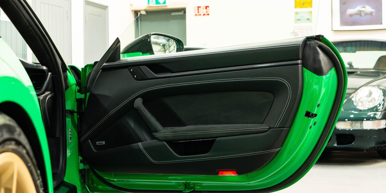 Porsche 911 view 26