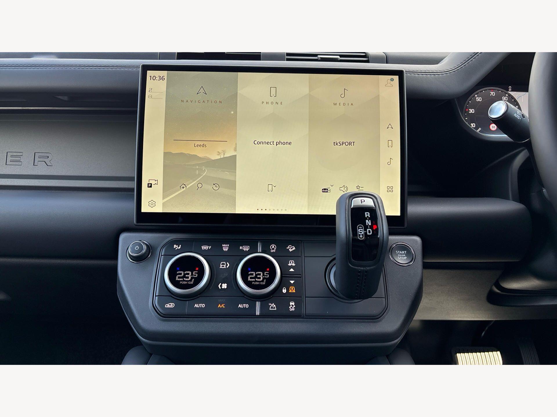 Land Rover Defender view 17