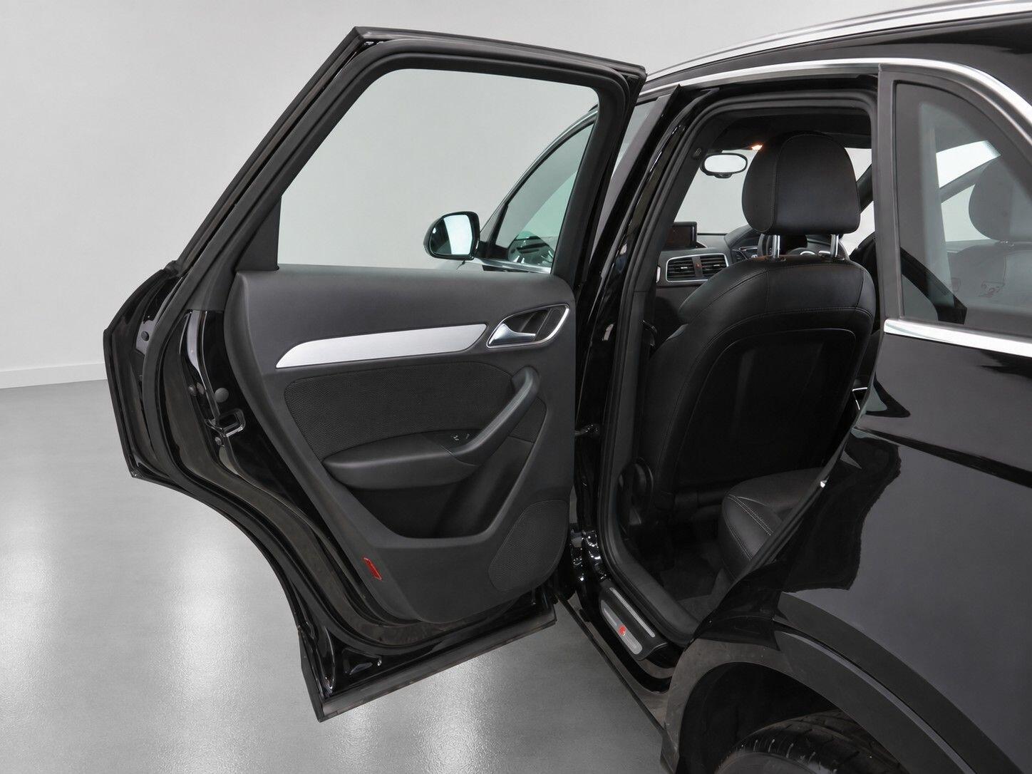 Audi Q3 view 28