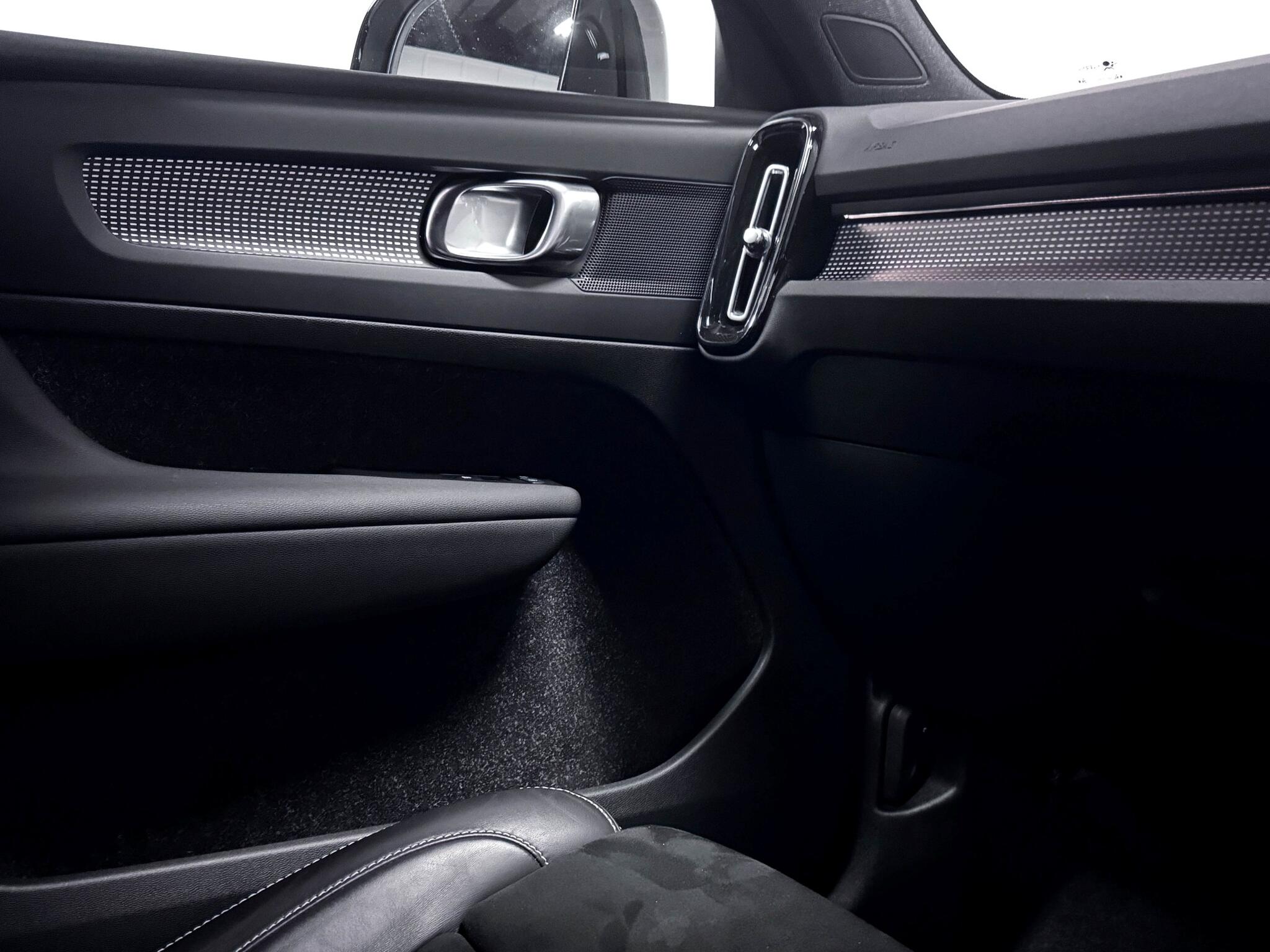 Volvo XC40 view 32