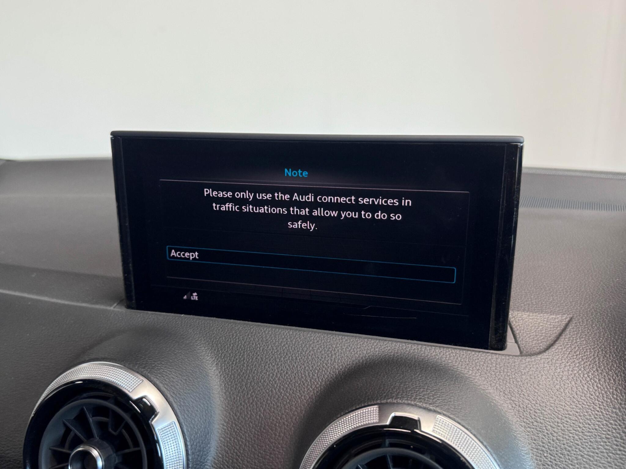 Audi SQ2 view 46