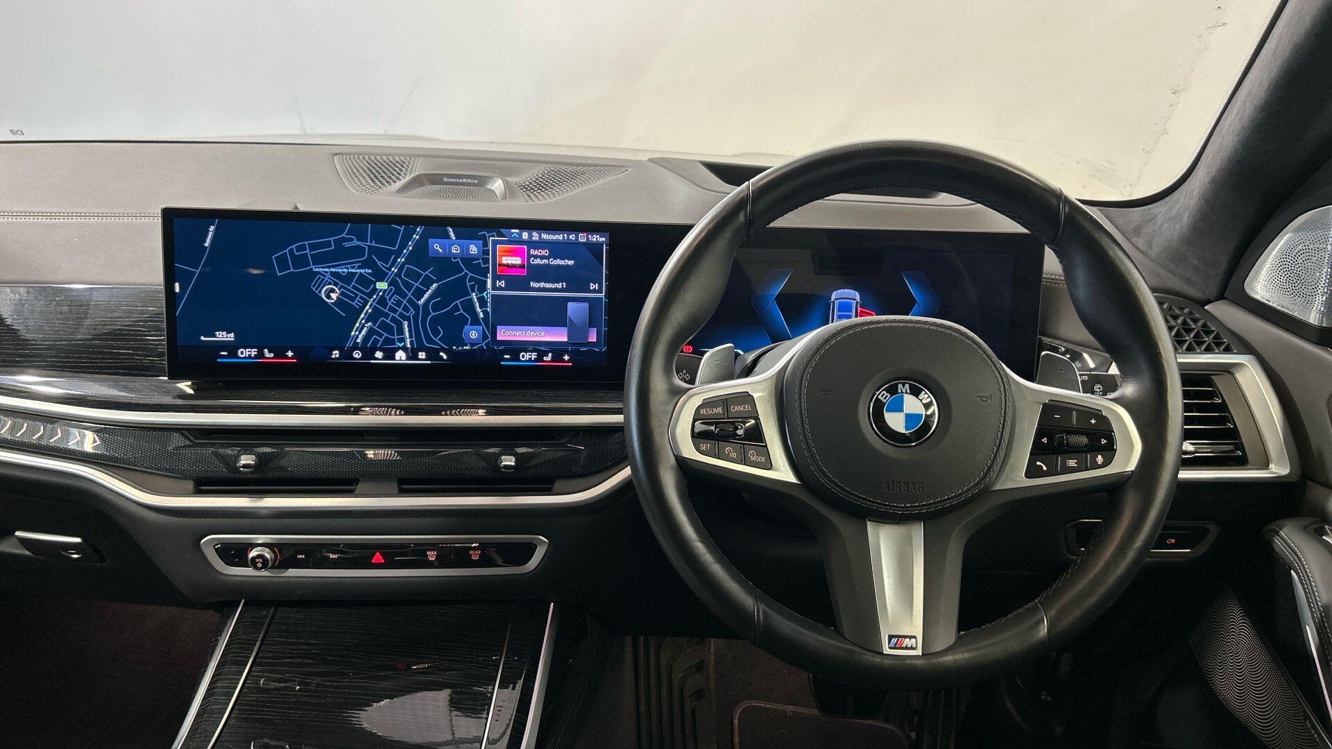 BMW X7 view 5