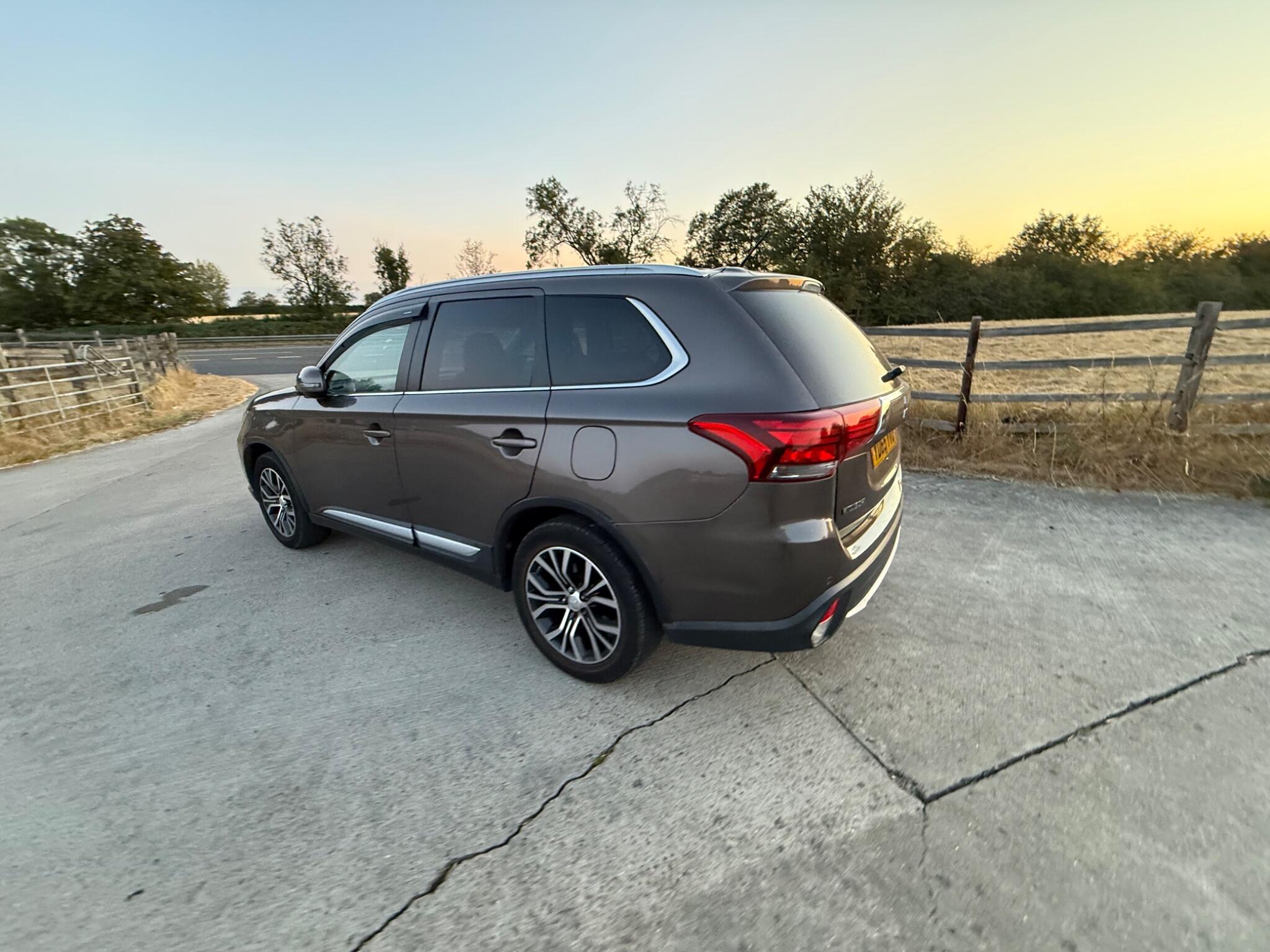 Mitsubishi Outlander 2.2 DI-D GX3 SUV 5dr Diesel Manual 4WD Euro 6 (s/s) (147 ps) — photo 8 of 90