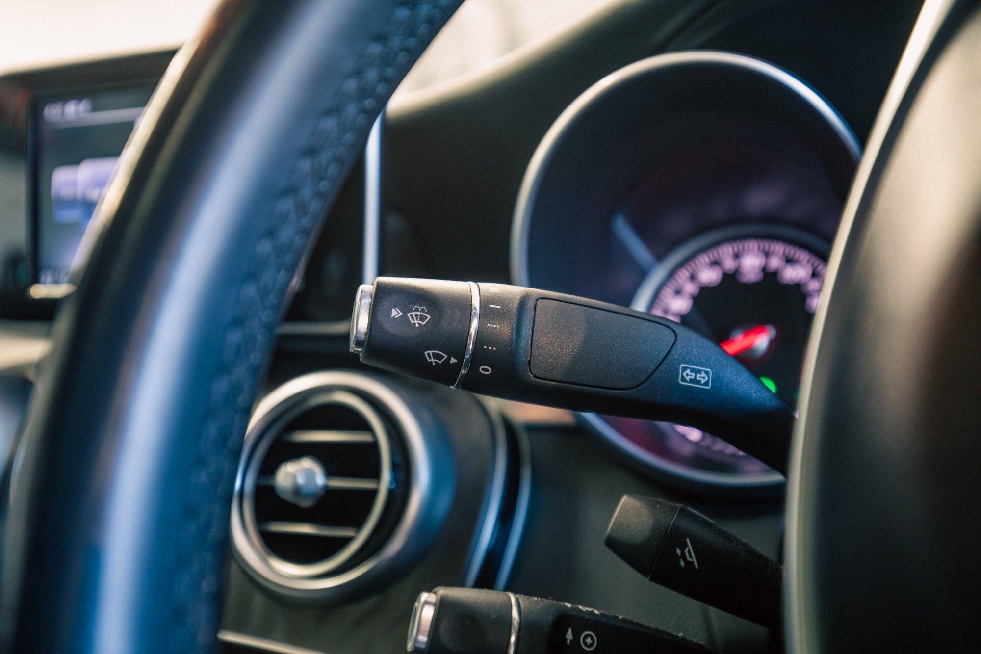 Mercedes-Benz C-Class view 11