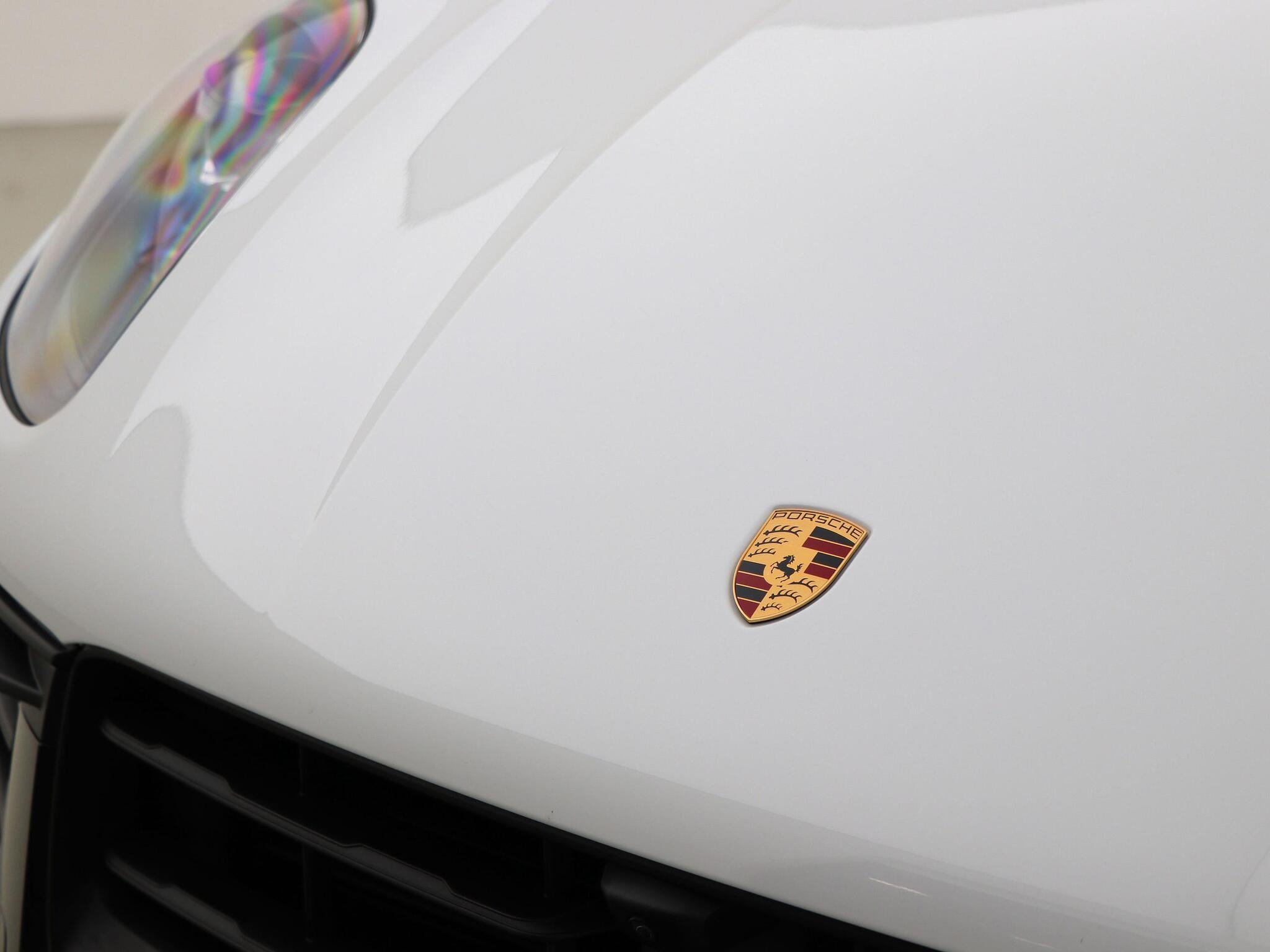 Porsche Macan view 12