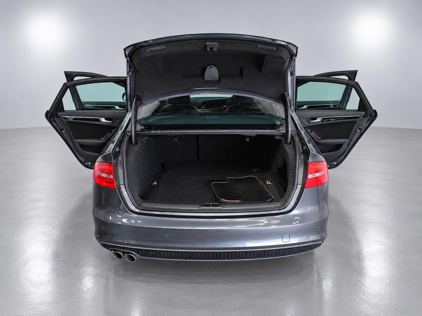 Audi A4 view 23