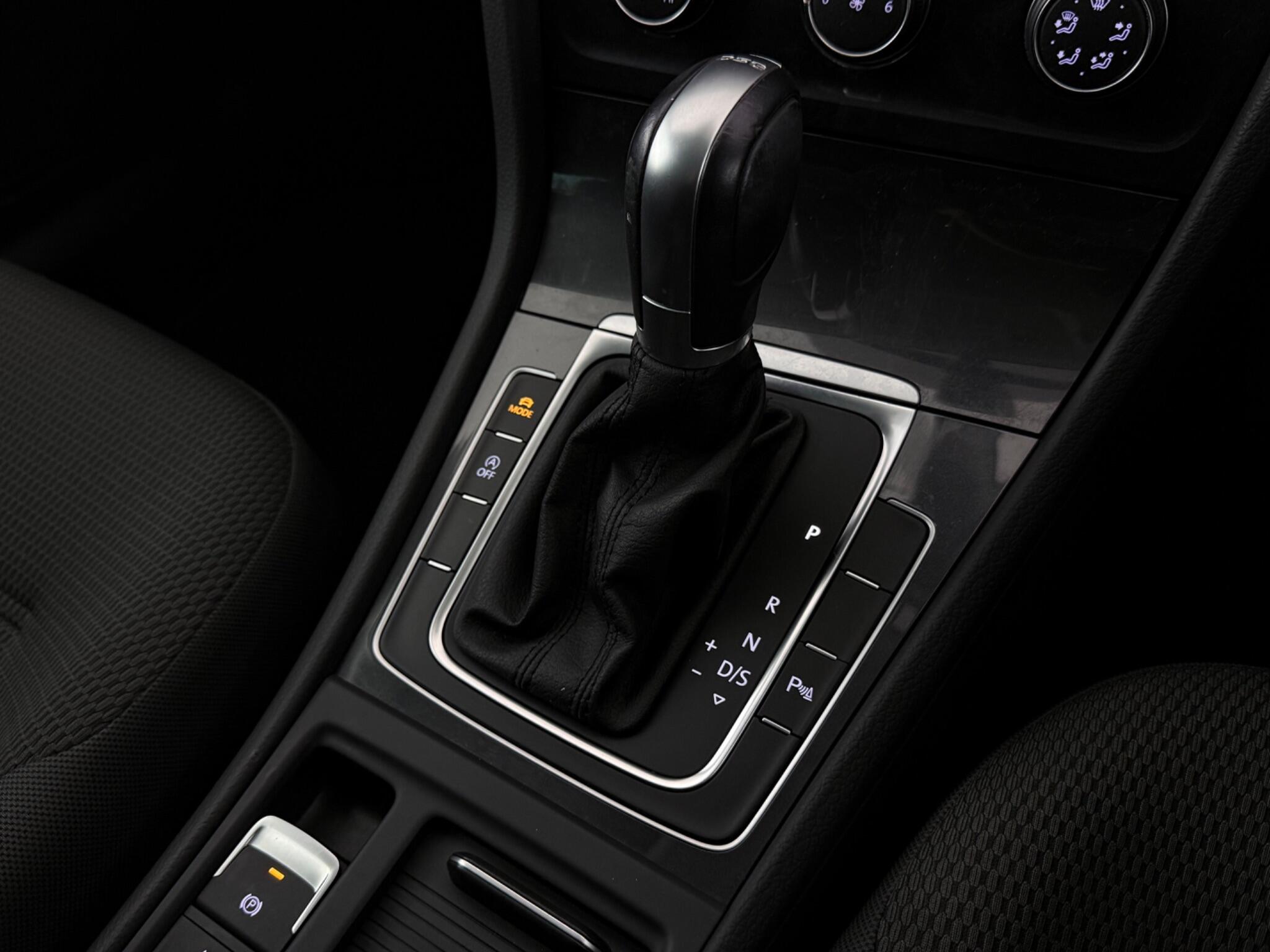 Volkswagen Golf view 20