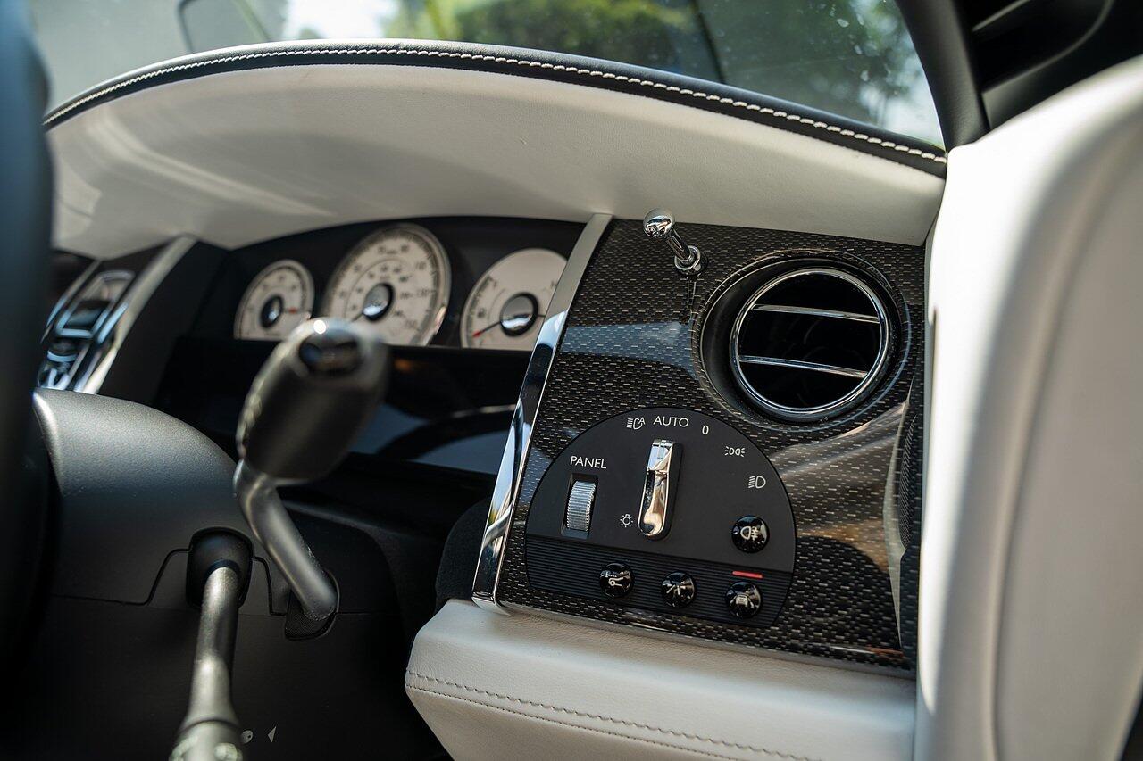 Rolls-Royce Dawn view 68