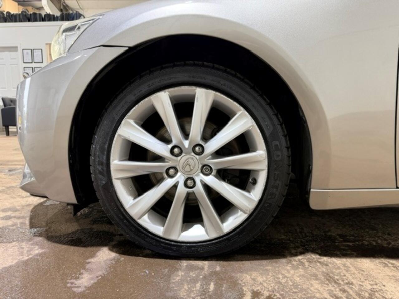 Lexus IS view 34
