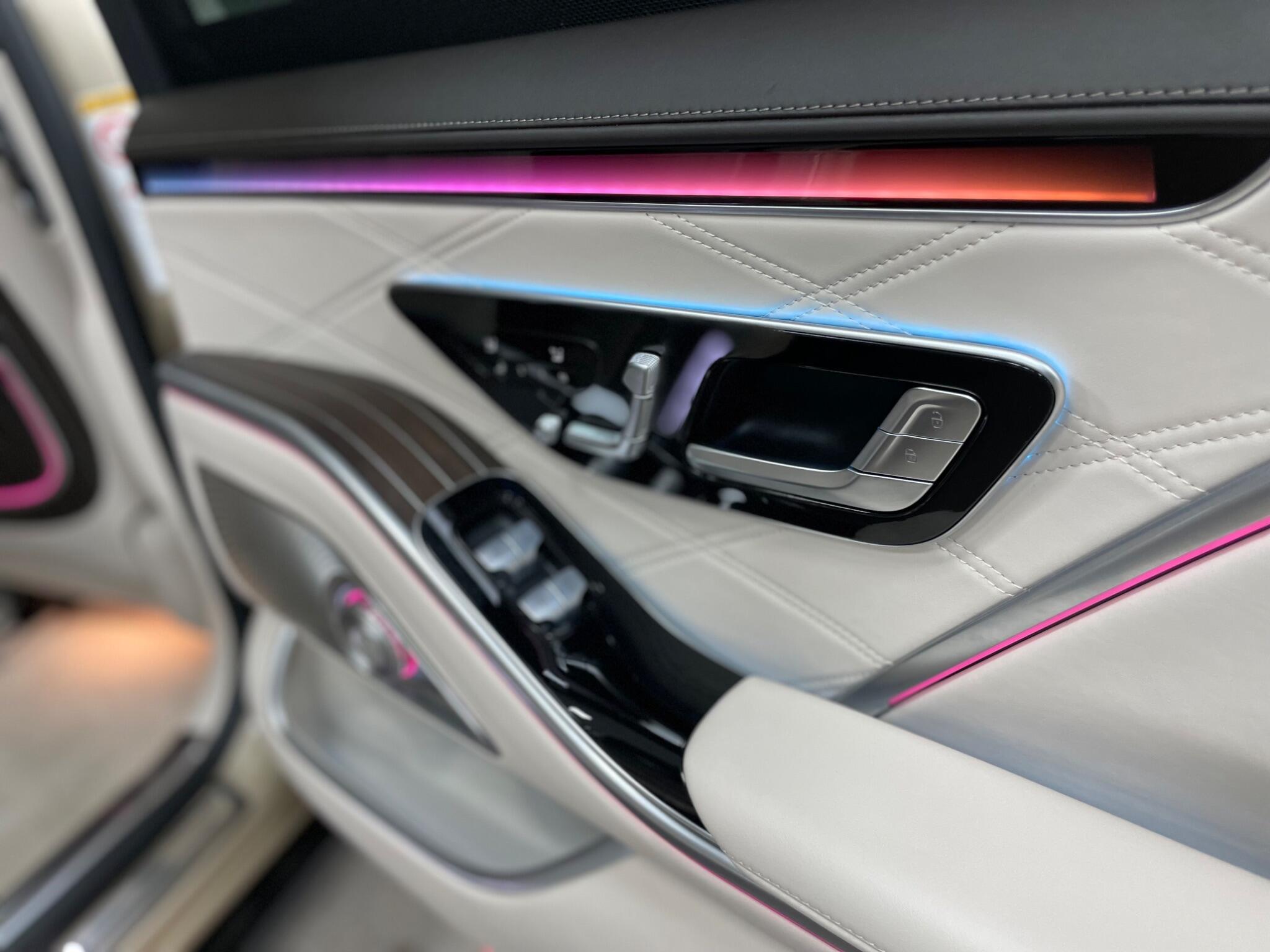 Mercedes-Benz S-Class view 22