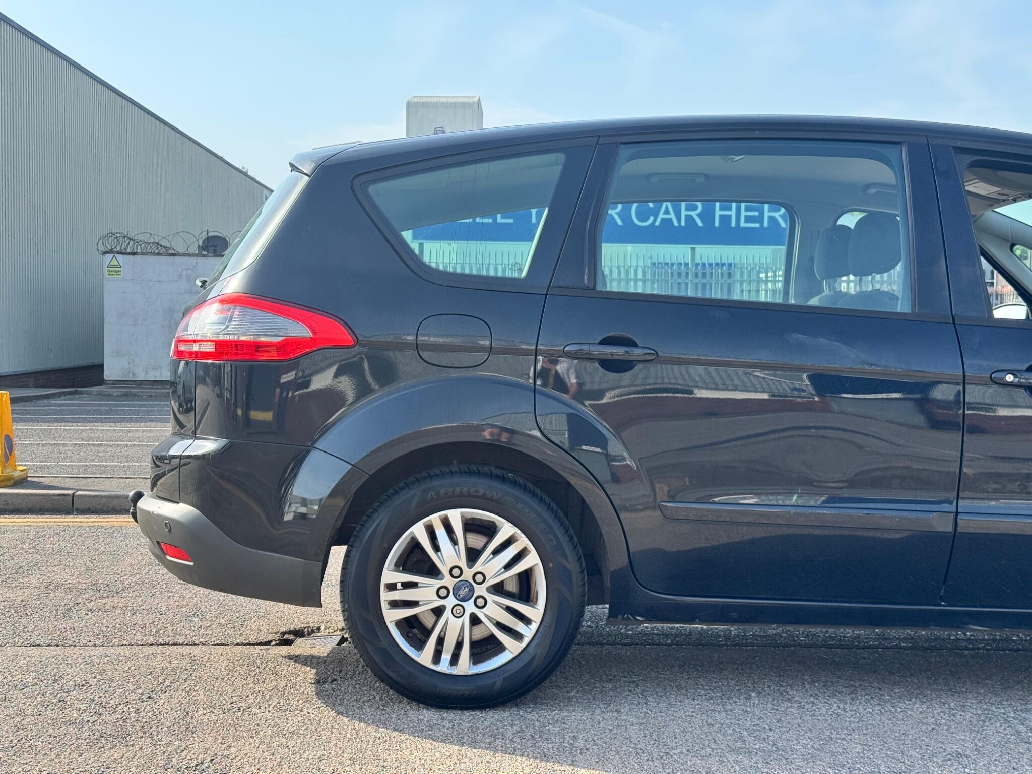 Ford S-Max view 45