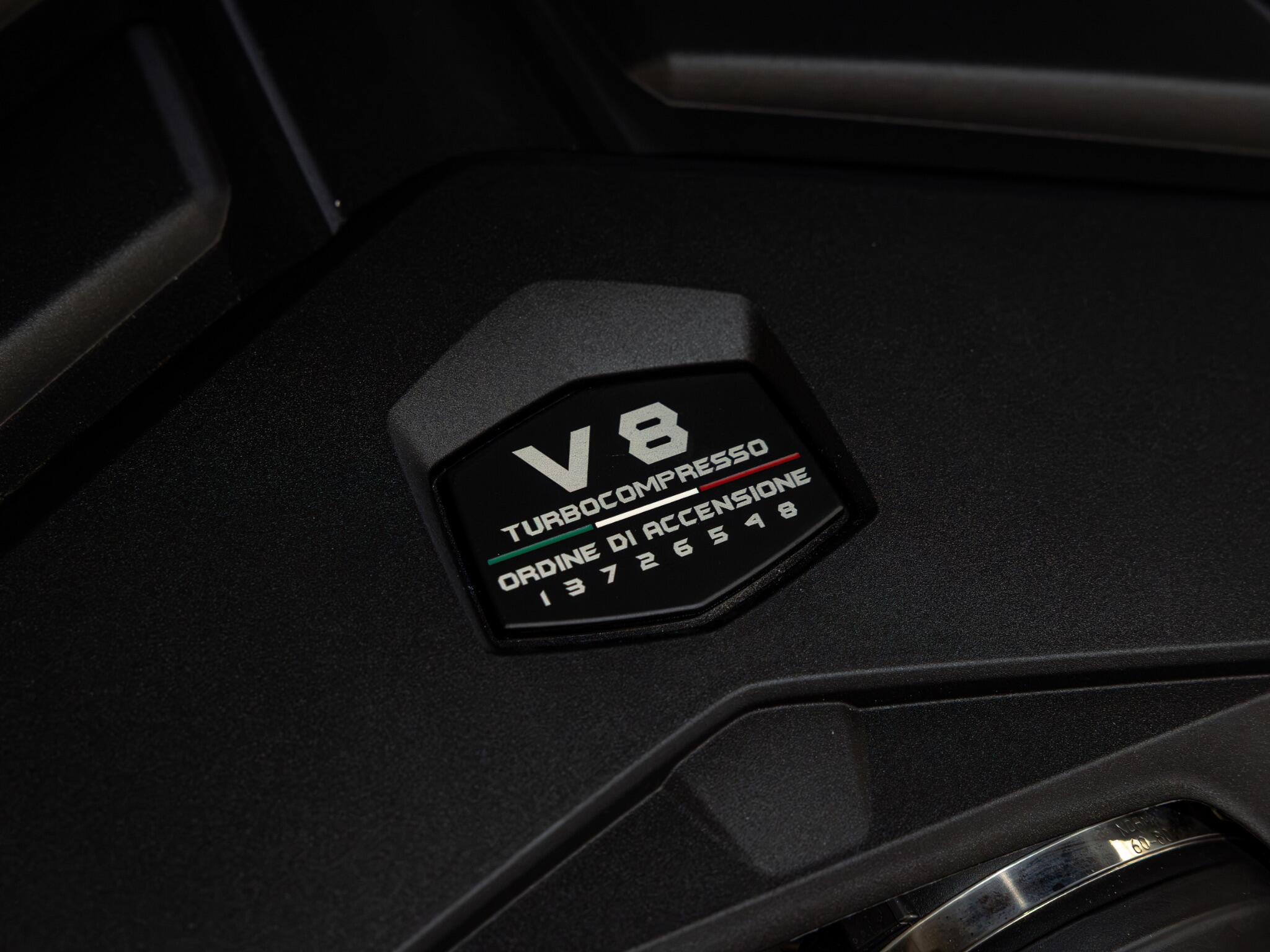 Lamborghini Urus view 33
