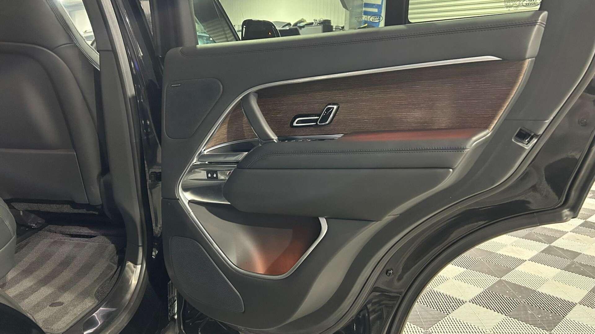 Land Rover Range Rover view 39