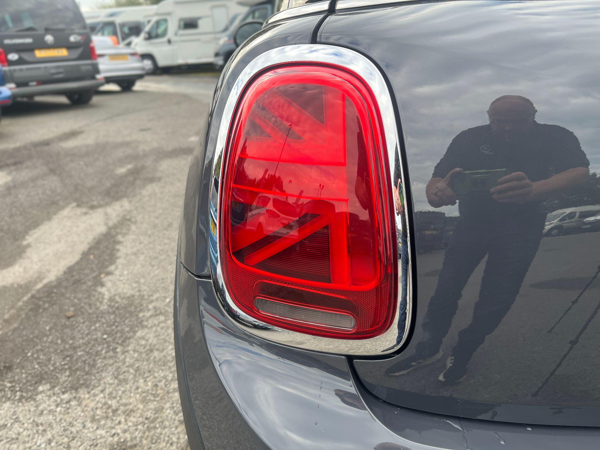 Mini Hatch view 12