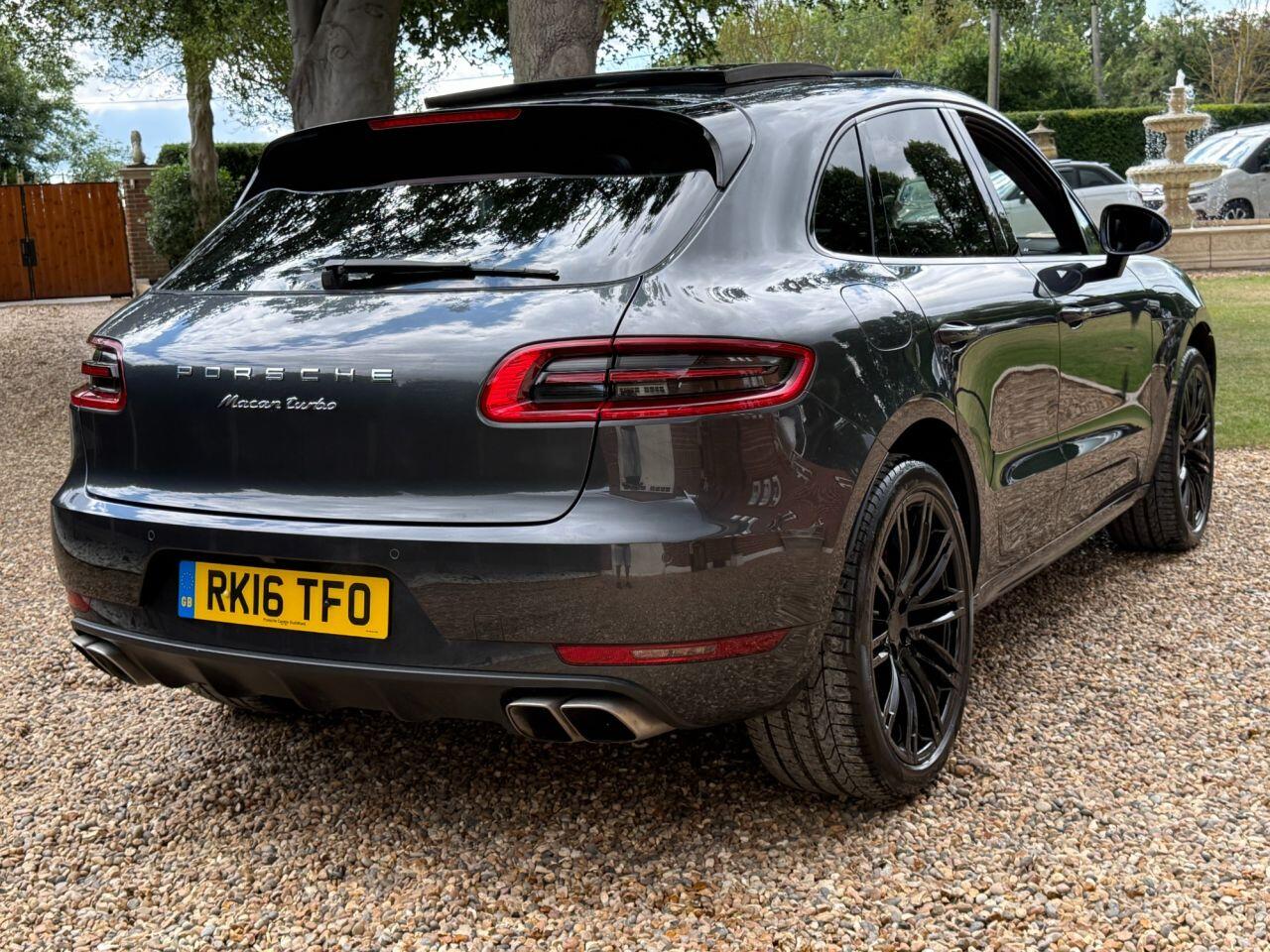 Porsche Macan view 10