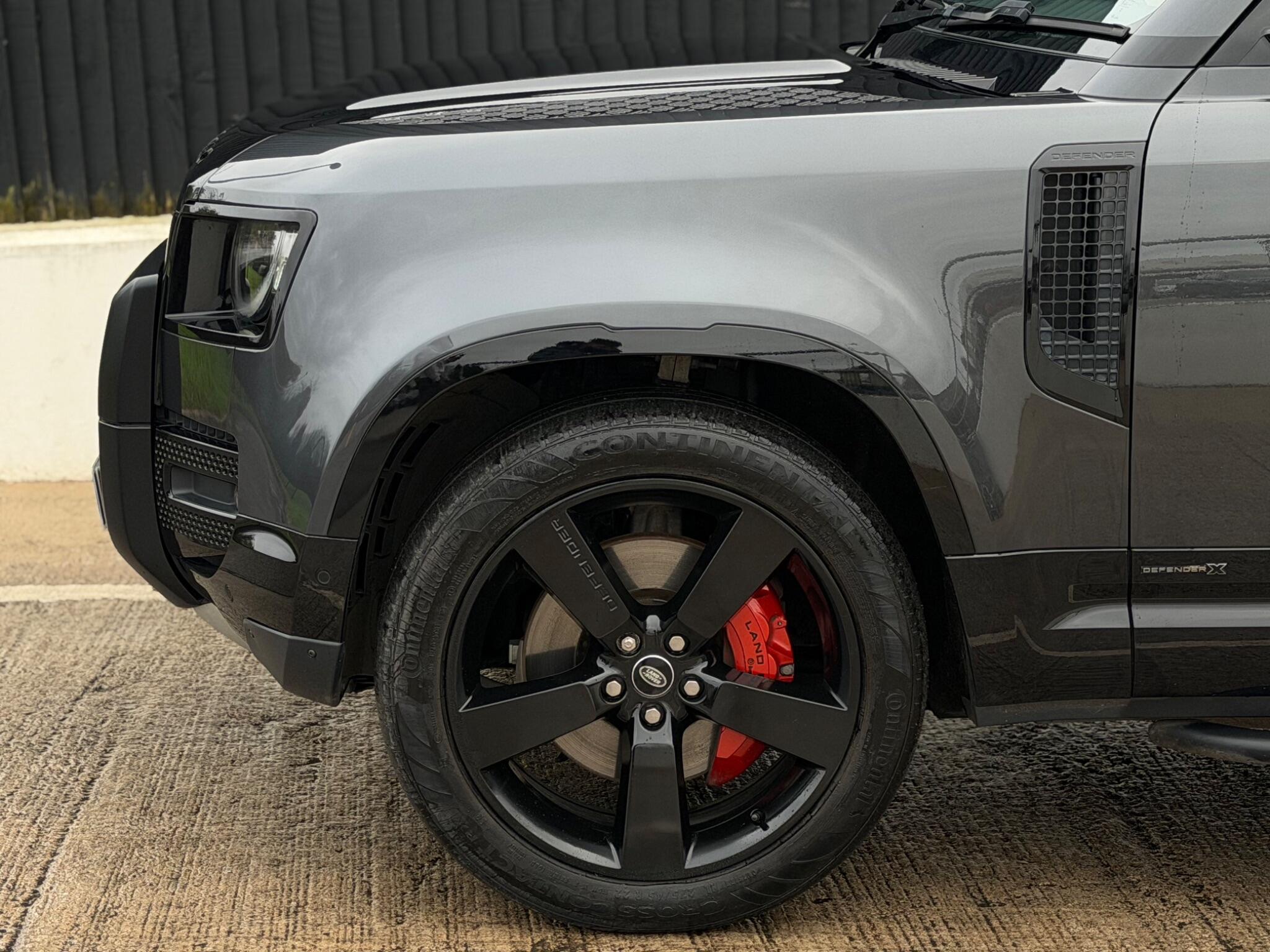 Land Rover Defender view 38
