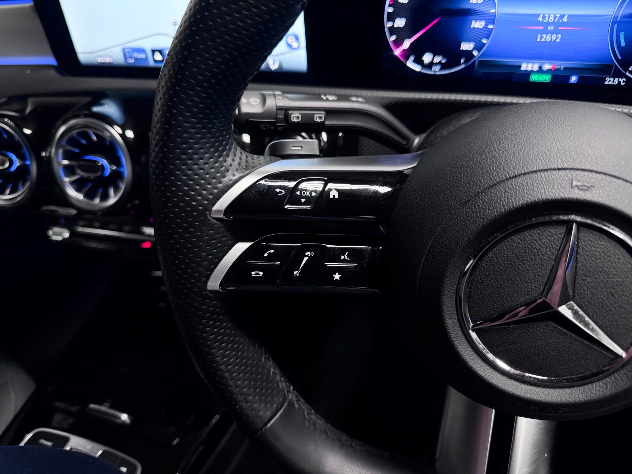Mercedes-Benz Cla view 12