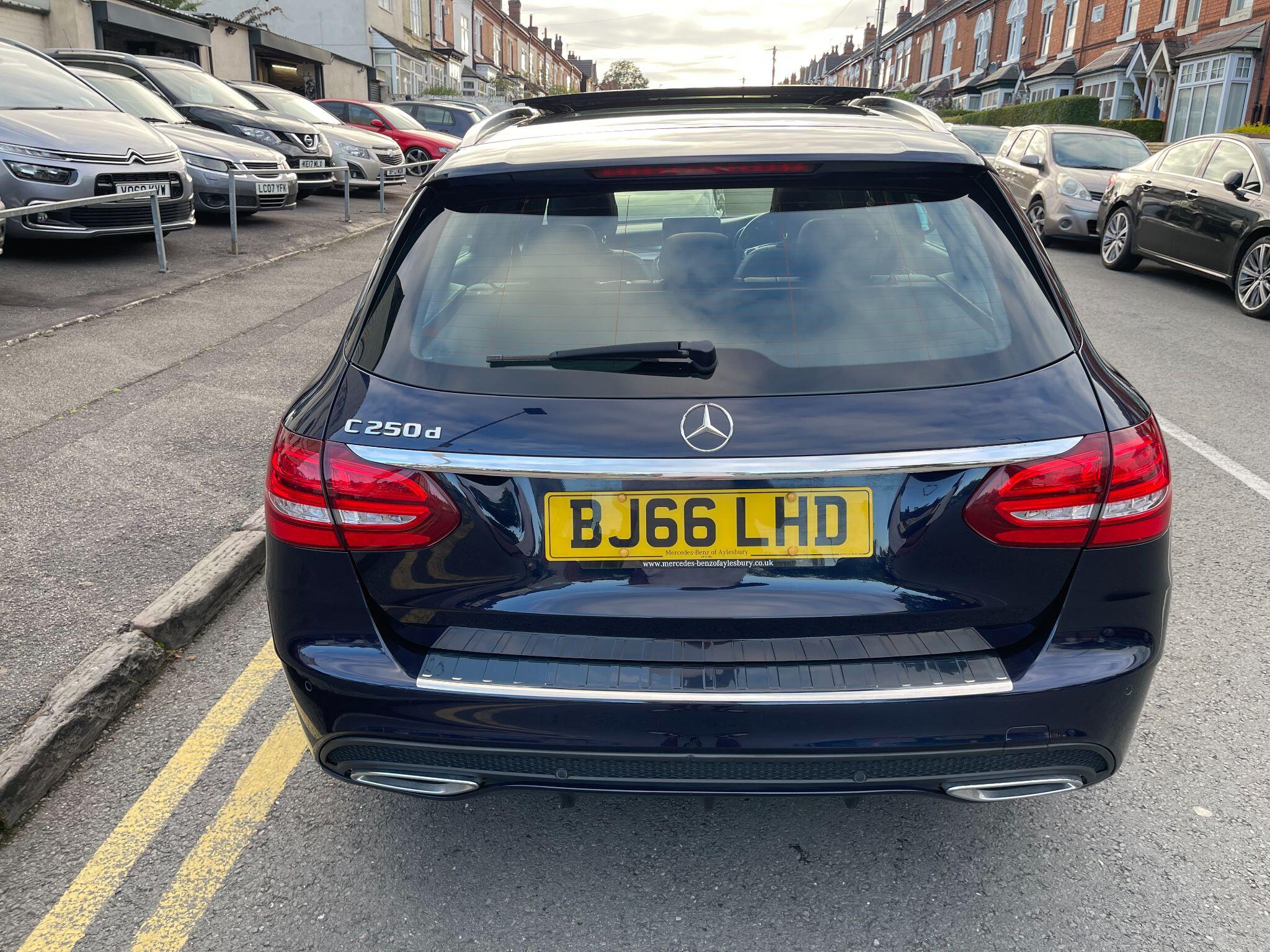 Mercedes-Benz C-Class view 22
