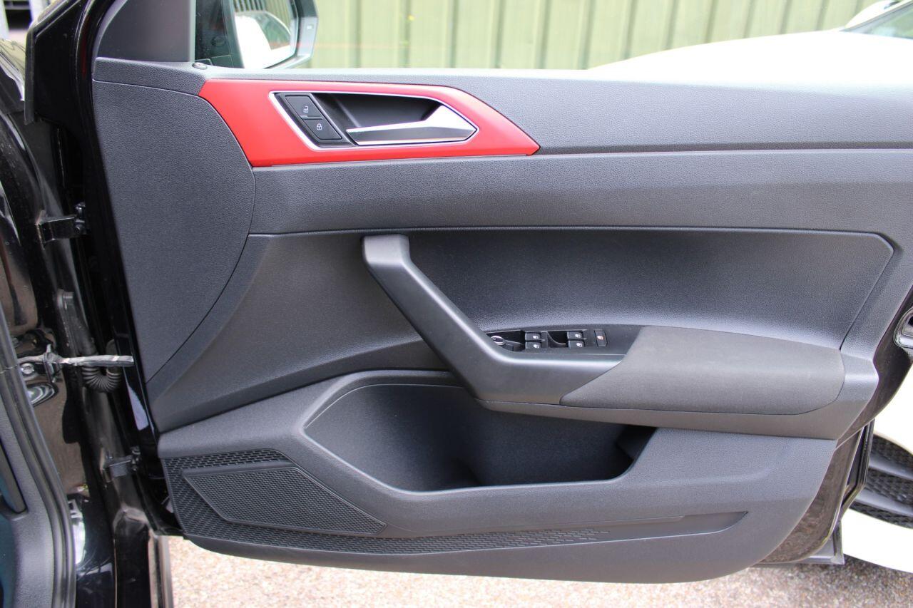 Volkswagen Polo view 18
