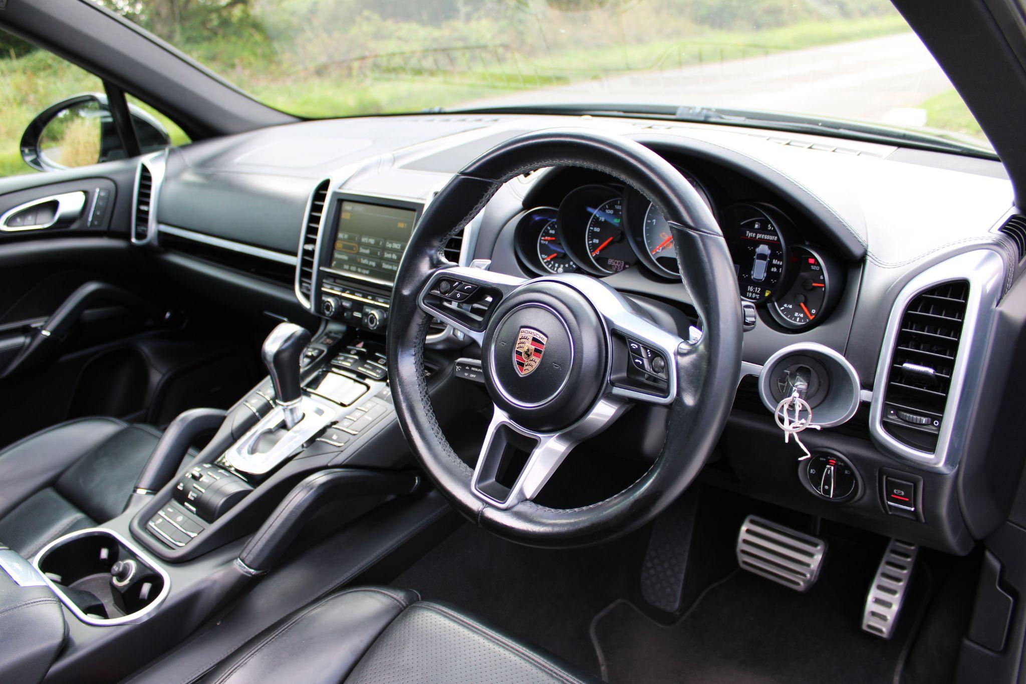 2016 Porsche Cayenne 4.2 TD V8 S TiptronicS 4WD Euro 6 (s/s) 5dr • 87,000 miles image 19