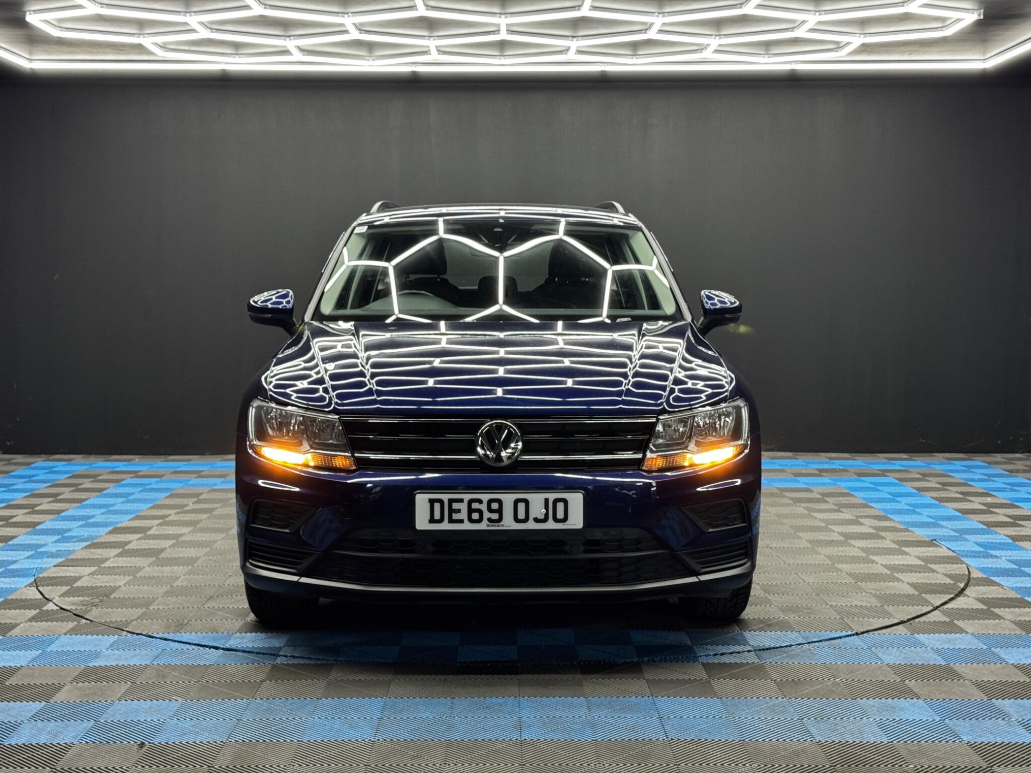 Volkswagen Tiguan view 2
