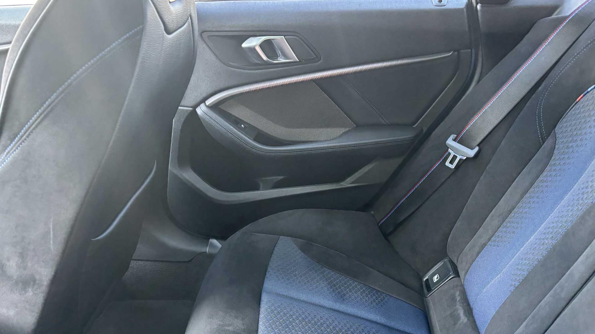 BMW 2 Series view 29
