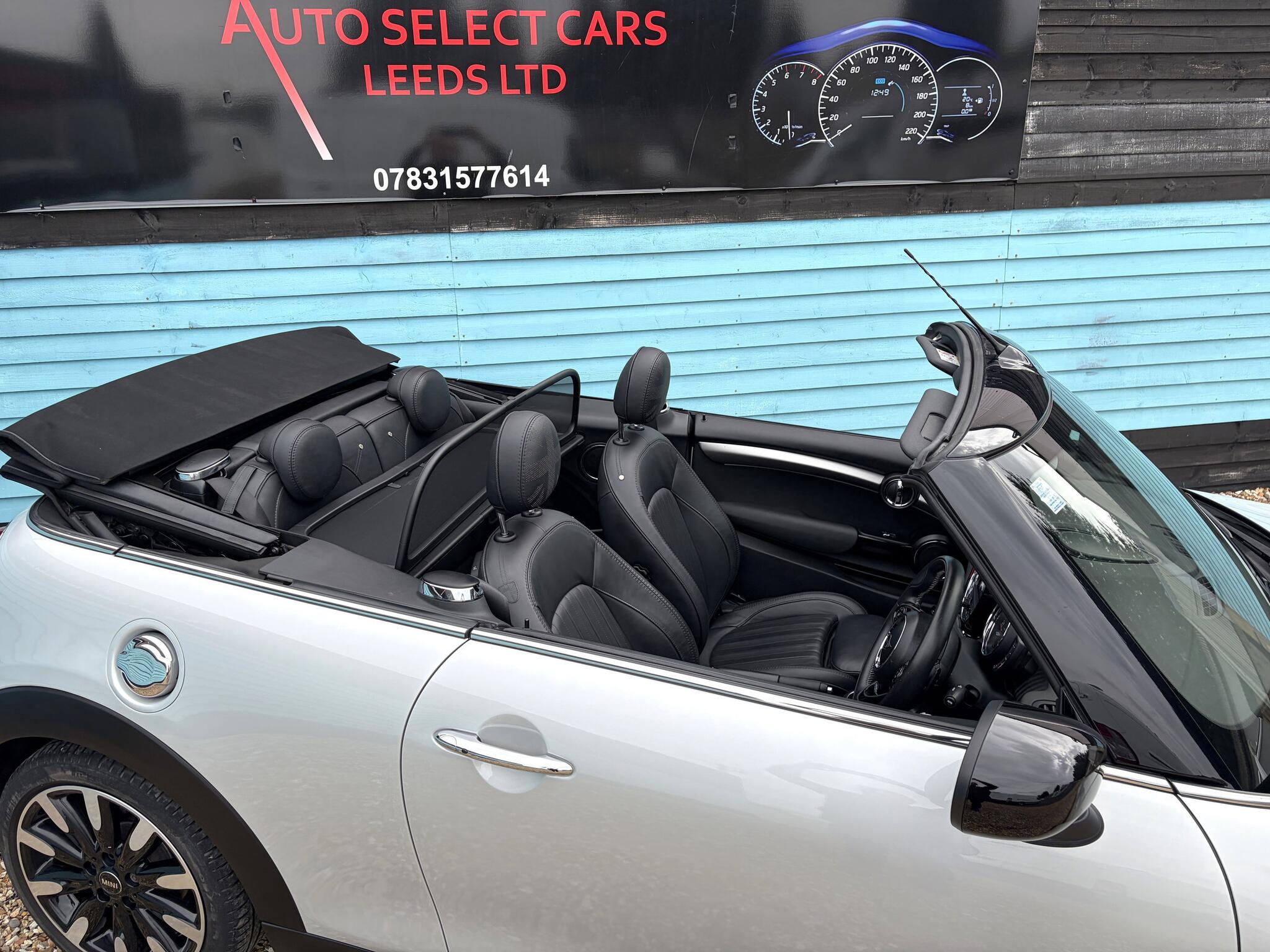 Mini Convertible view 4