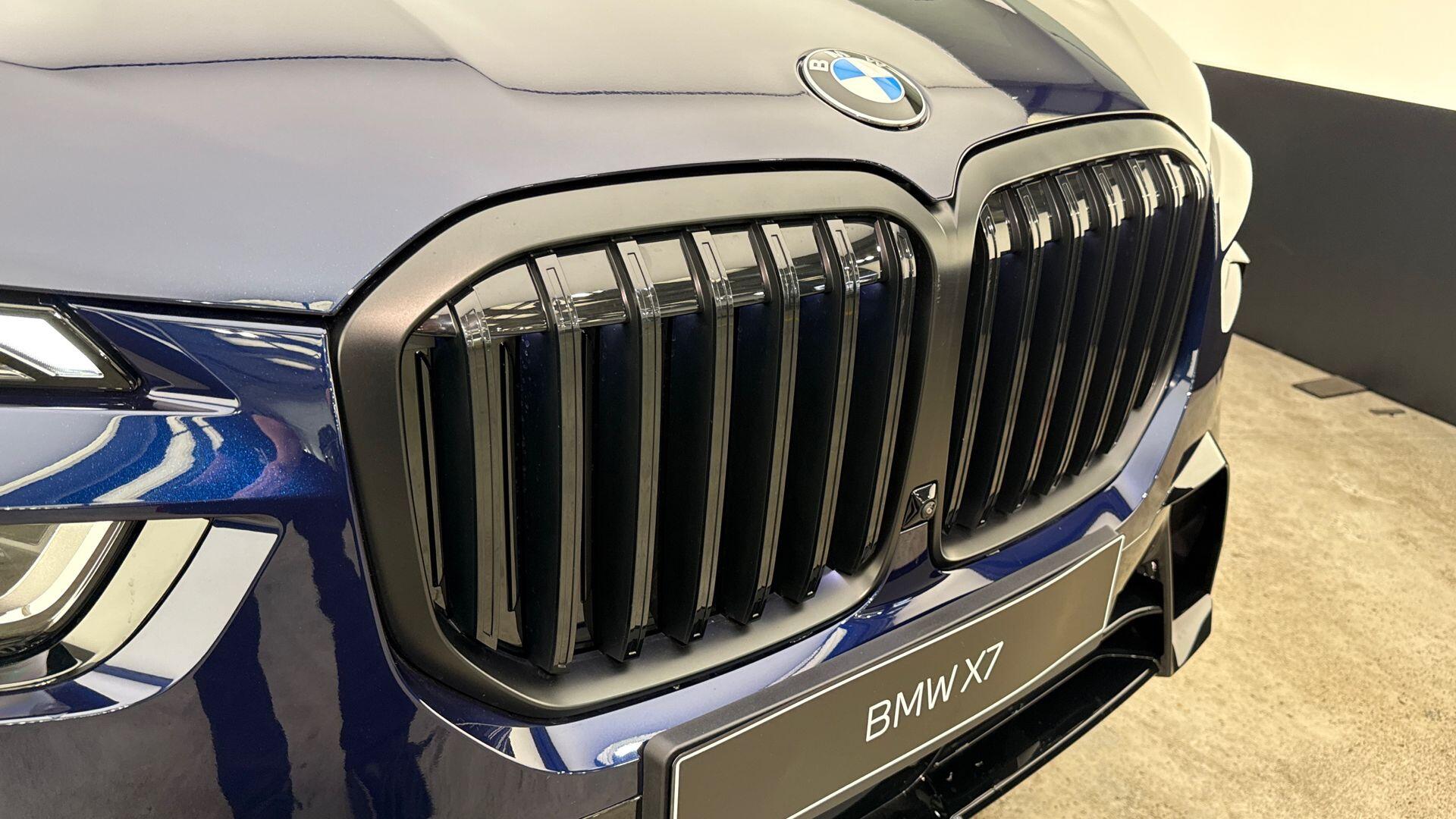 BMW X7 view 34